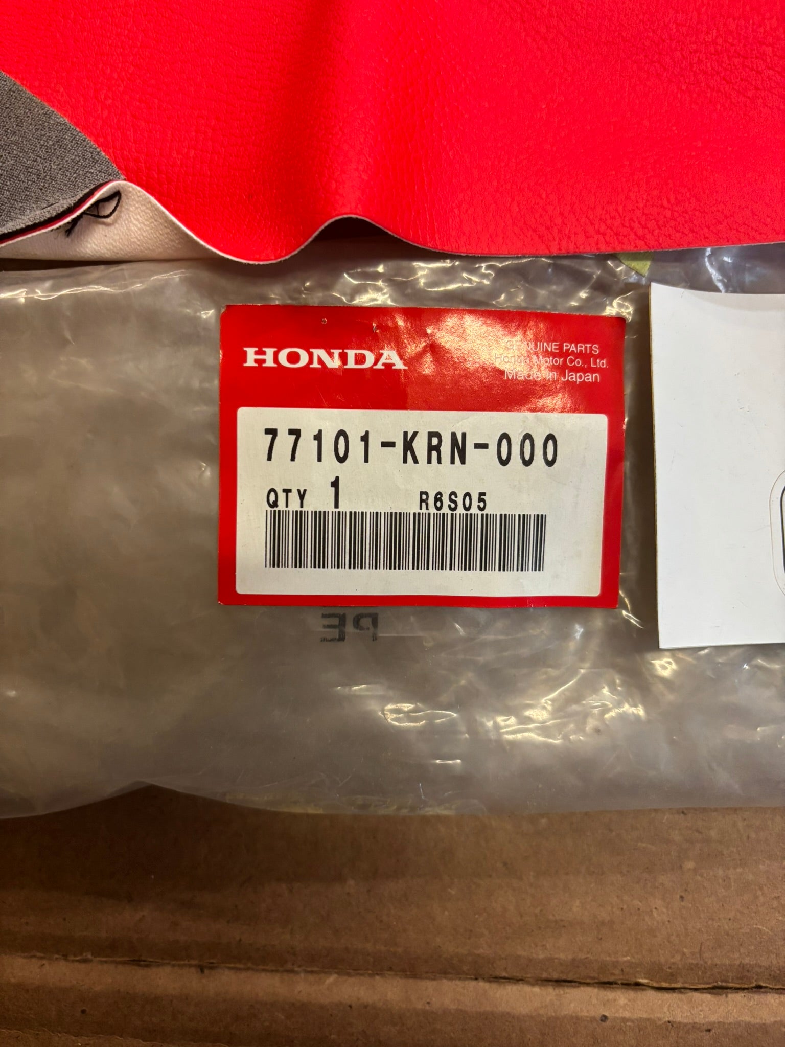 HONDA SEAT LEATHER COMP (NO LETTERS PRINTED) 77101-KRN-000 H222