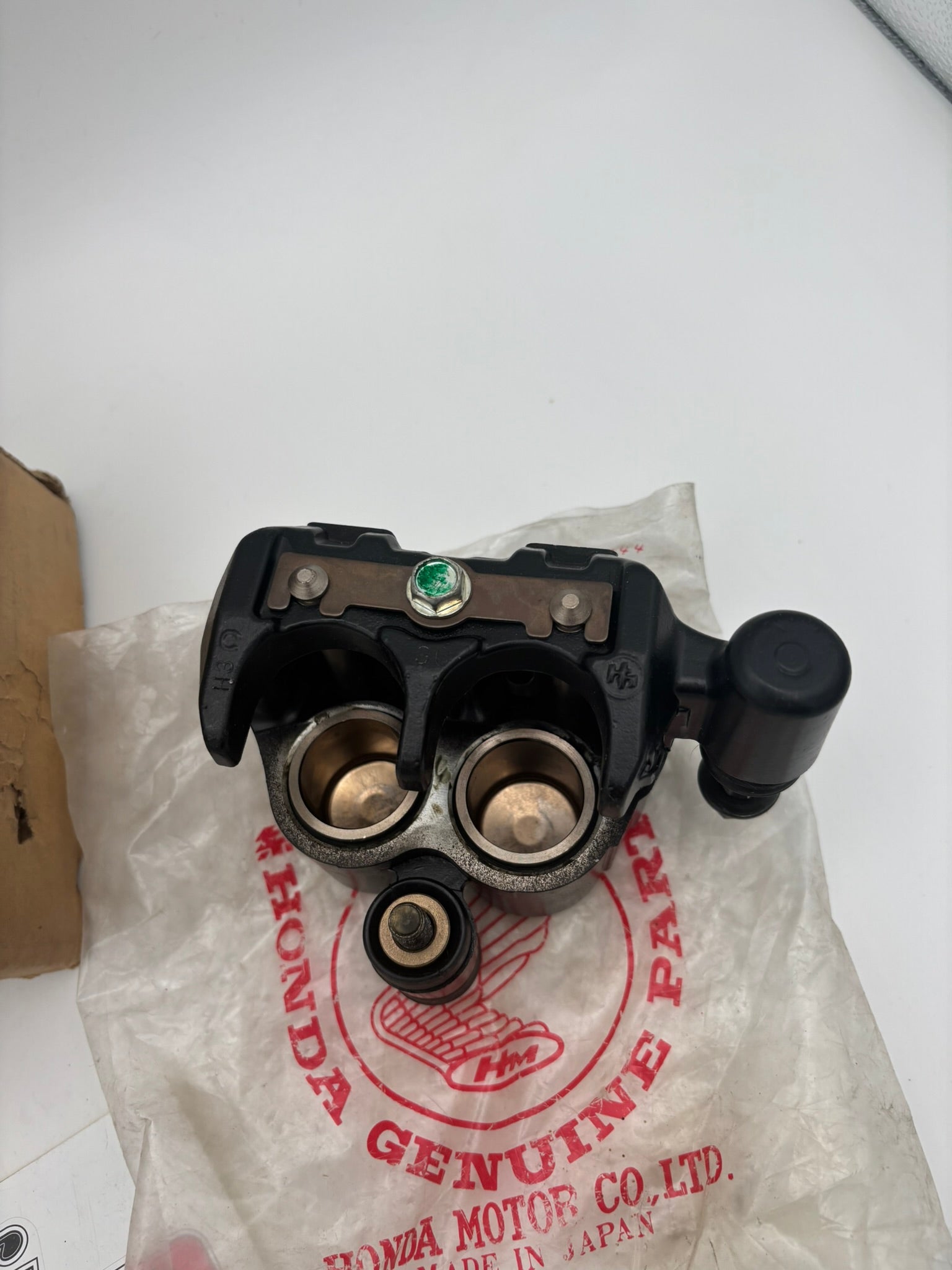 HONDA LEFT FRONT CALIPER ASSY (MISSING BRACKET AND PAD) 45100-MC9-003-I H222
