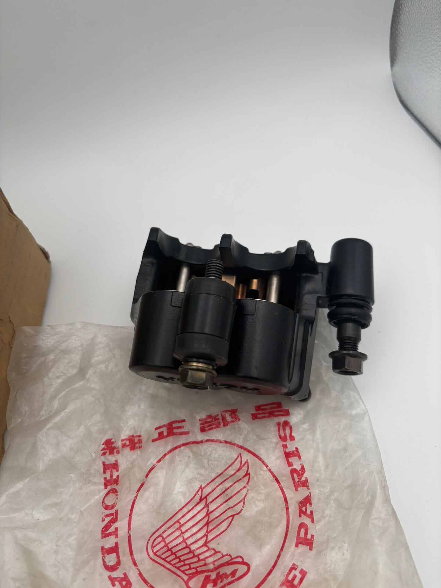 HONDA LEFT FRONT CALIPER ASSY (MISSING BRACKET AND PAD) 45100-MC9-003-I H222