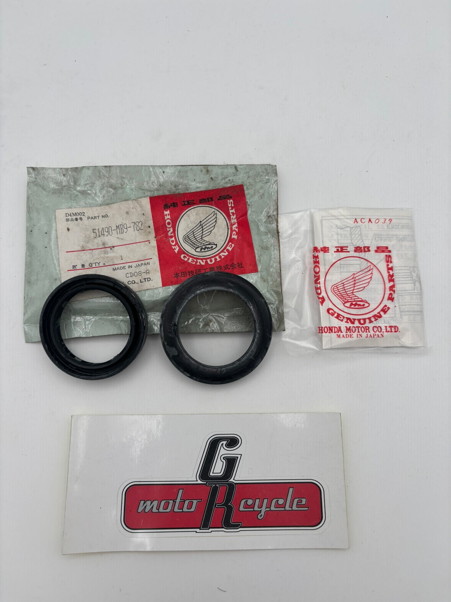 HONDA FRONT FORK SEAL SET 51490-MB9-782 H223