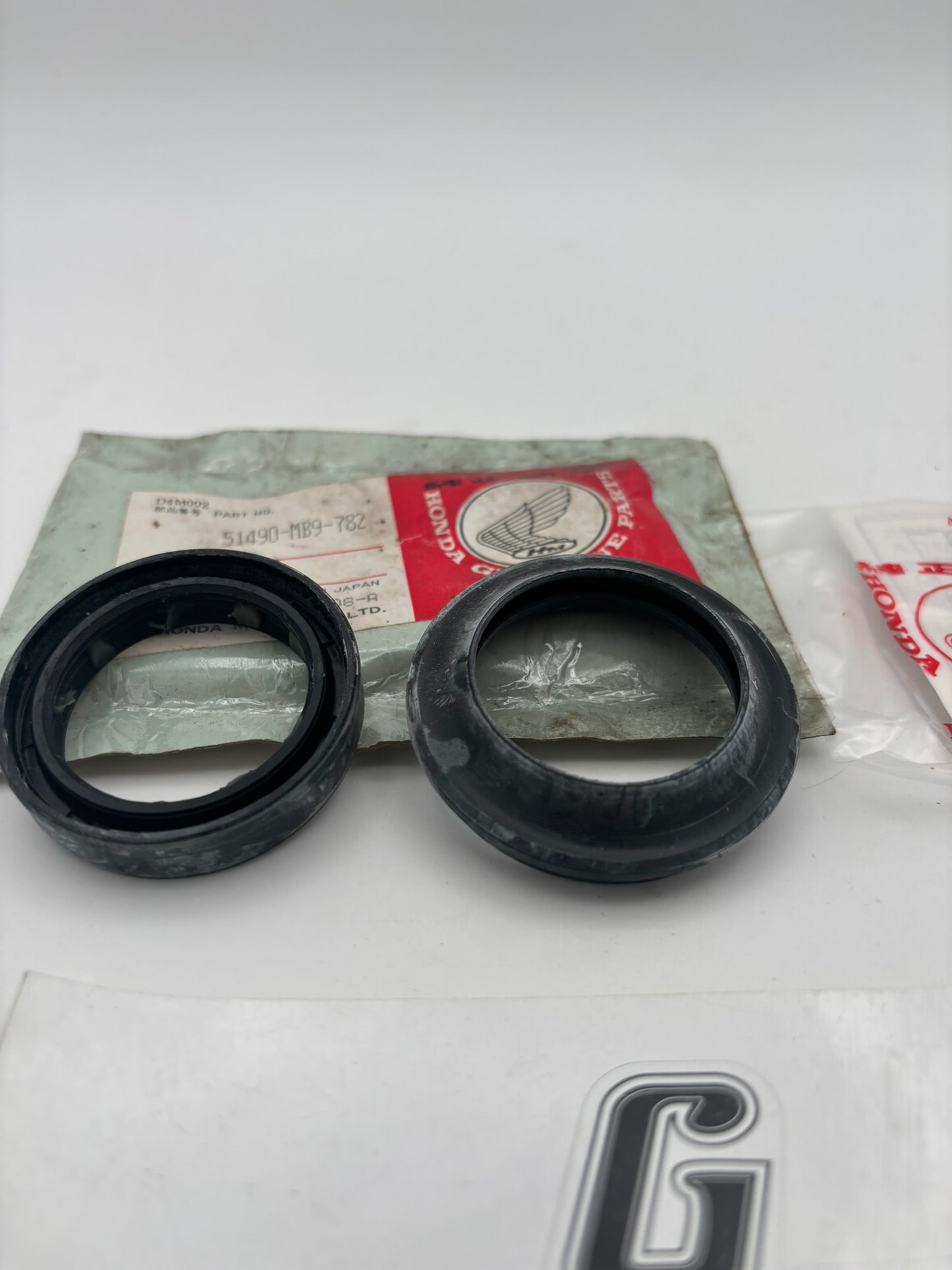 HONDA FRONT FORK SEAL SET 51490-MB9-782 H223