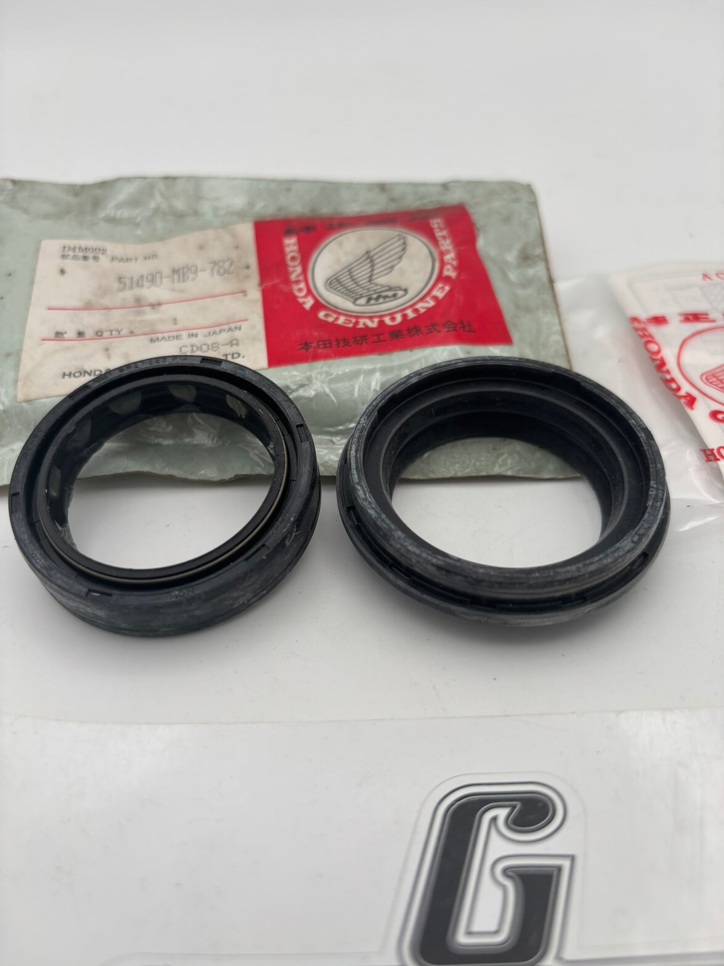 HONDA FRONT FORK SEAL SET 51490-MB9-782 H223