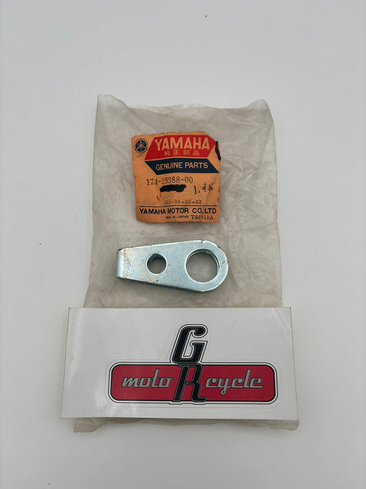 YAMAHA REAR WHEEL CHAIN PULLER 1 174-25388-00-00 Y1