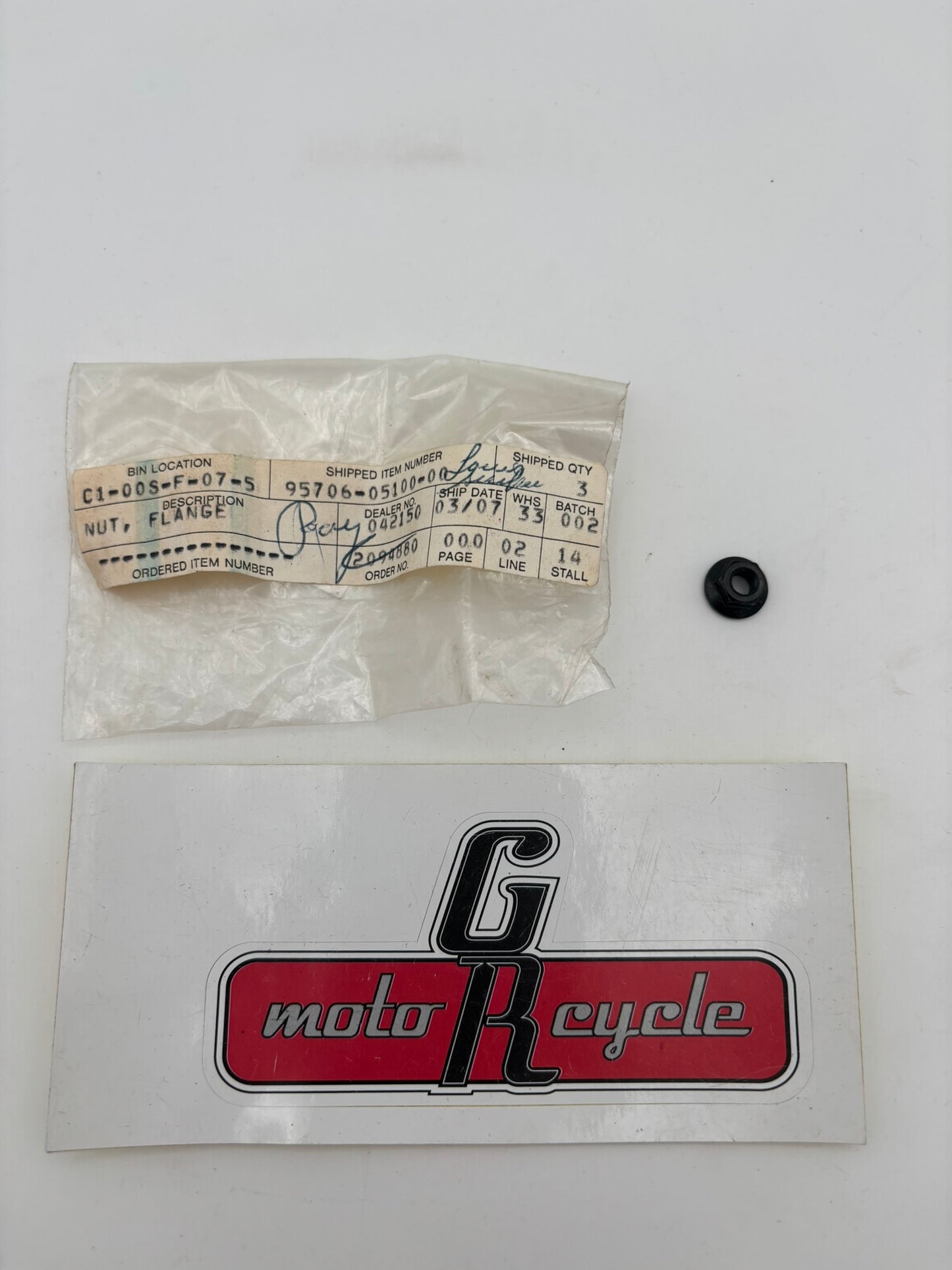 YAMAHA FLANGE NUT 3GM (BLACK) (SUB 95706-05500-00 95707-05500-00 ) 95706-05100-00 Y2