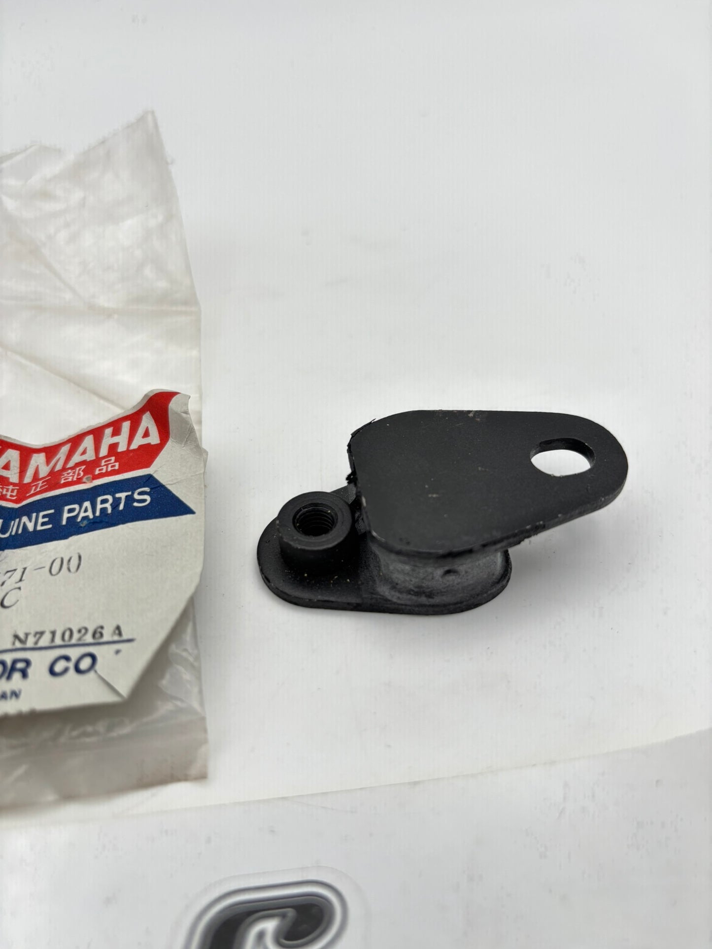 YAMAHA MUFFLER STAY (SUB 565-14771-01-00 ) 565-14771-00-00 Y3