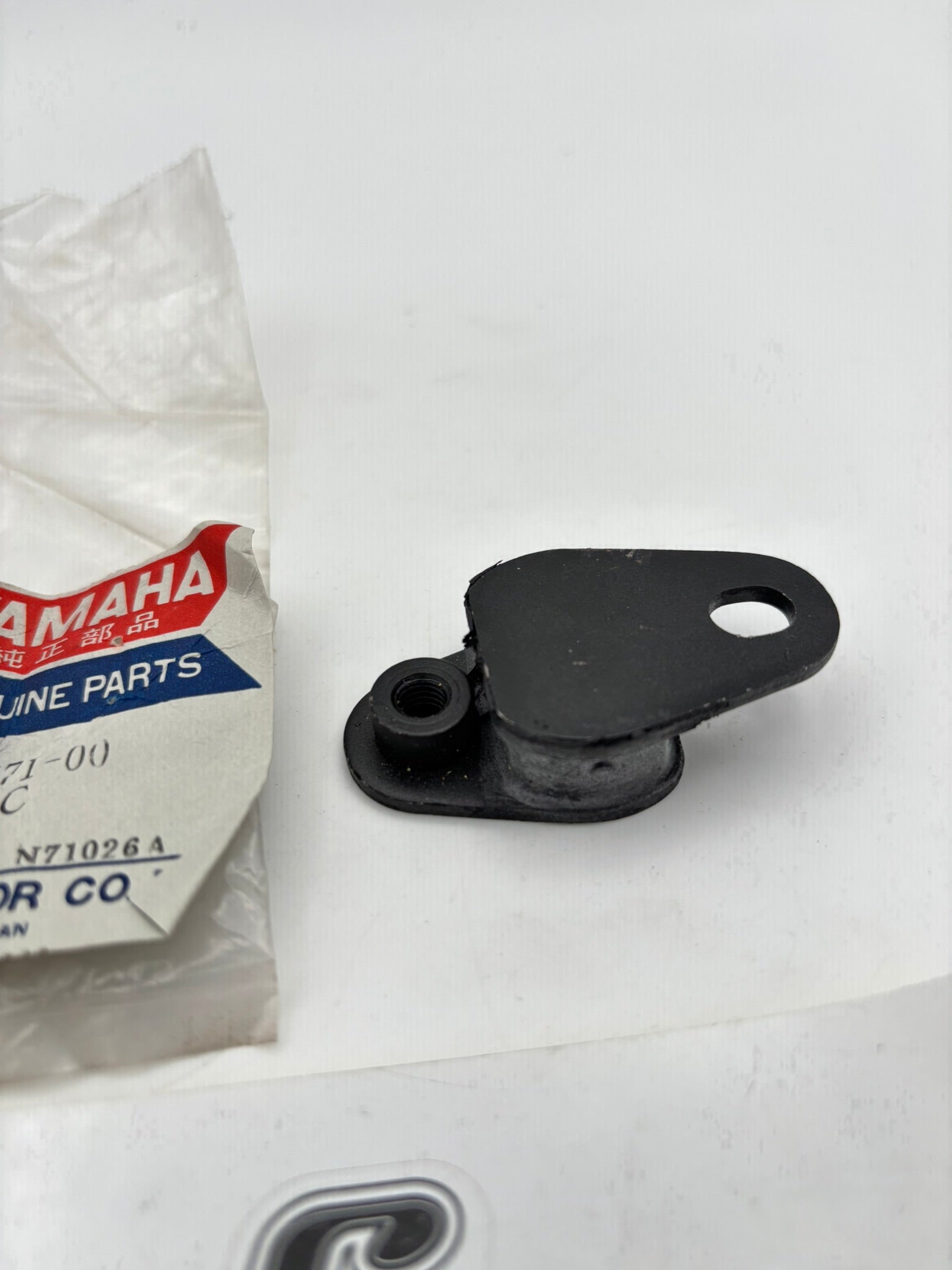 YAMAHA MUFFLER STAY (SUB 565-14771-01-00 ) 565-14771-00-00 Y3