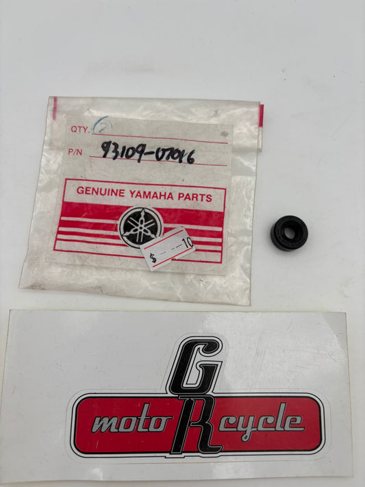 YAMAHA OIL SEAL (1L9) (SUB 93102-06254-00 ) 93109-07016-00 Y3