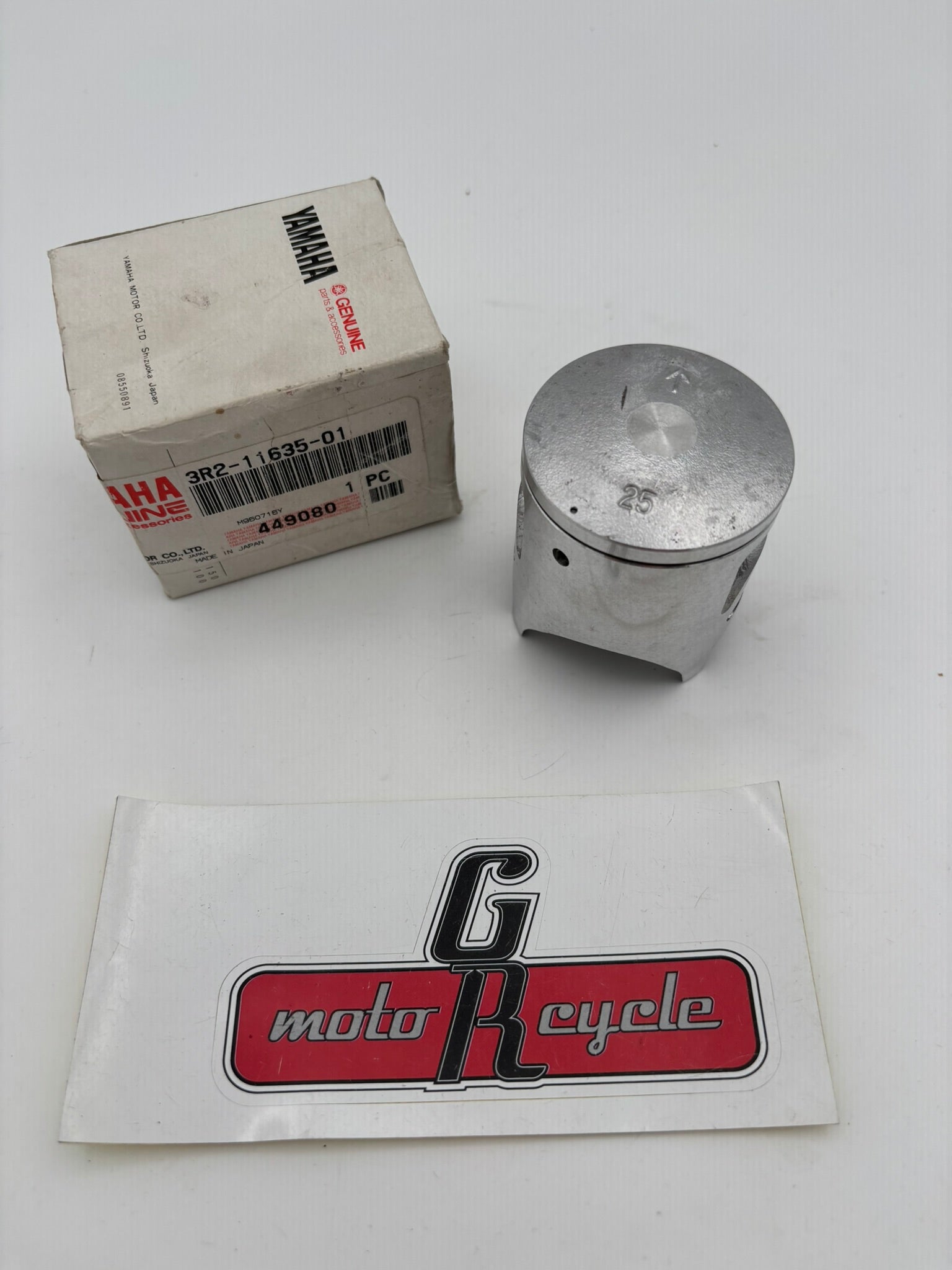 YAMAHA PISTON .25 1ST O/S (SUB 1J4-11635-00-00 2K5-11635-00-00 ) 3R2-11635-01-00 Y4