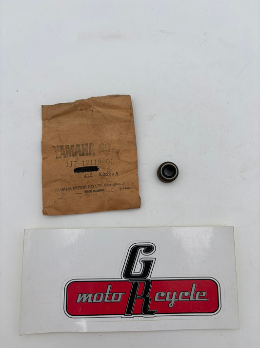 YAMAHA VALVE STEM SEAL 1J7-12119-01-00 Y4