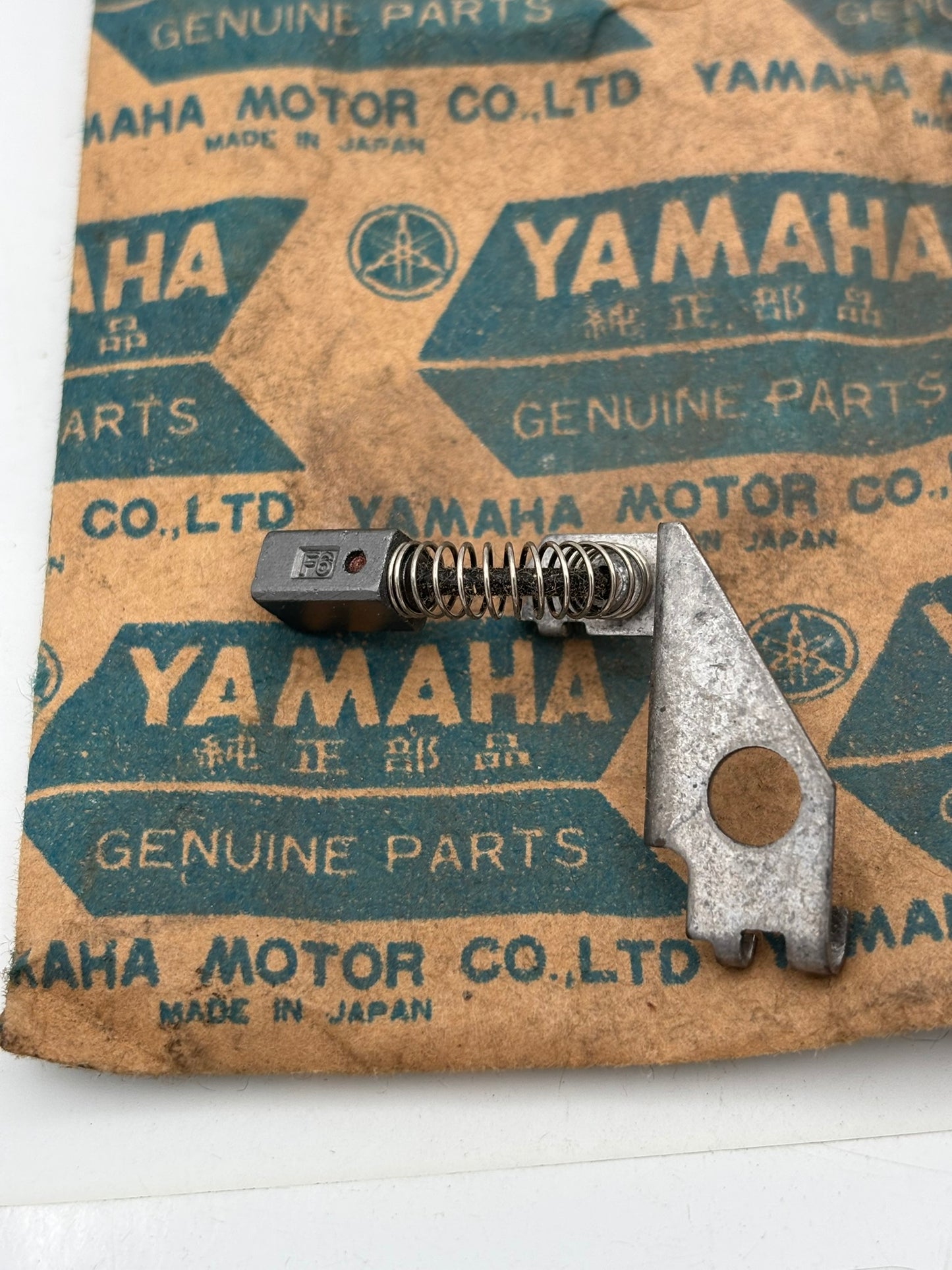 YAMAHA GENERATOR BRUSH (+) 1A0-81611-20-00 Y4