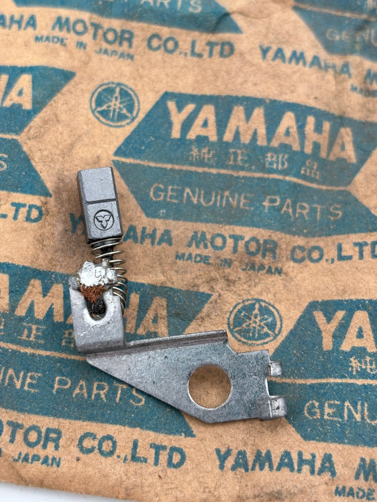 YAMAHA GENERATOR BRUSH (+) 1A0-81611-20-00 Y4