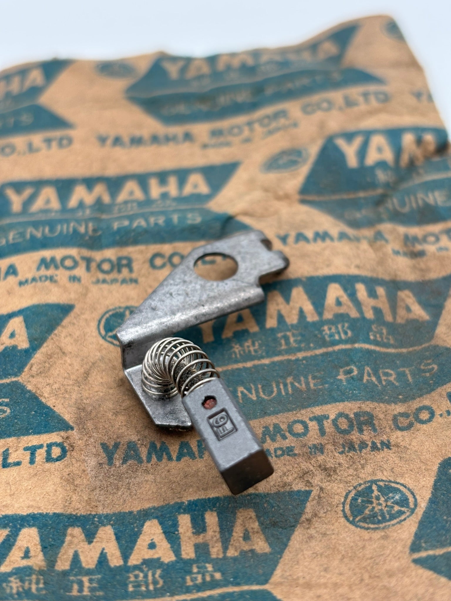 YAMAHA GENERATOR BRUSH (+) 1A0-81611-20-00 Y4