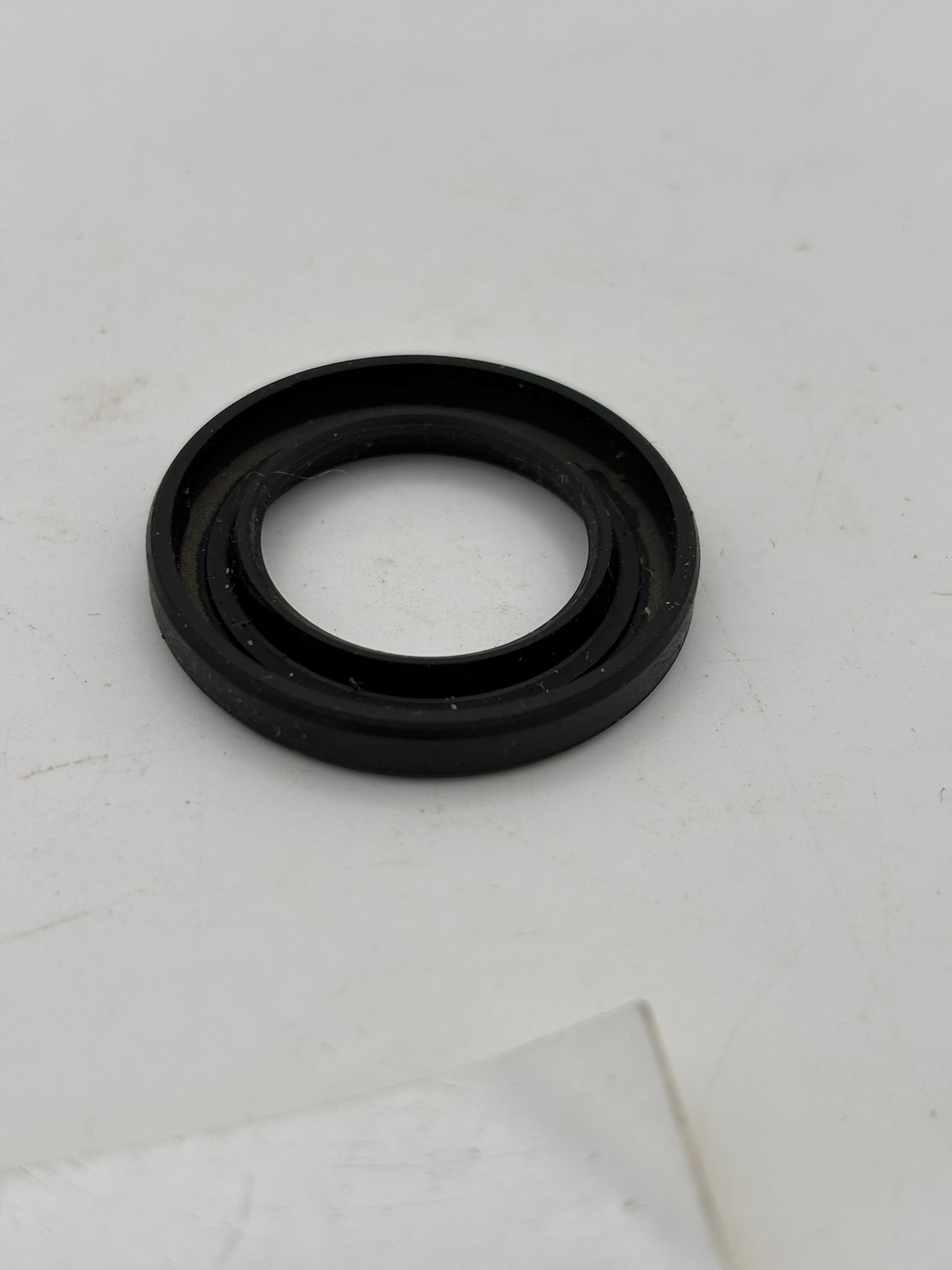 YAMAHA OIL SEAL (22X35X5) (SUB 93109-22011-00 ) 93104-22018-00 Y4
