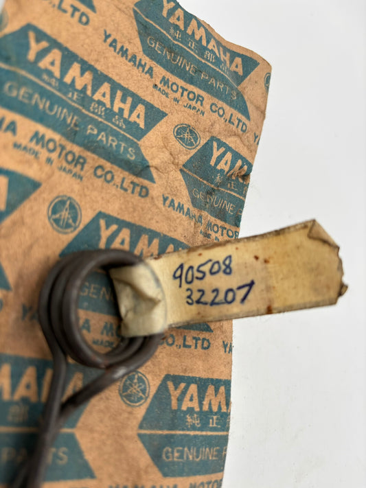 YAMAHA TORSION SPRING (SUB 132-18124-00-00 ) 90508-32207-00 Y4