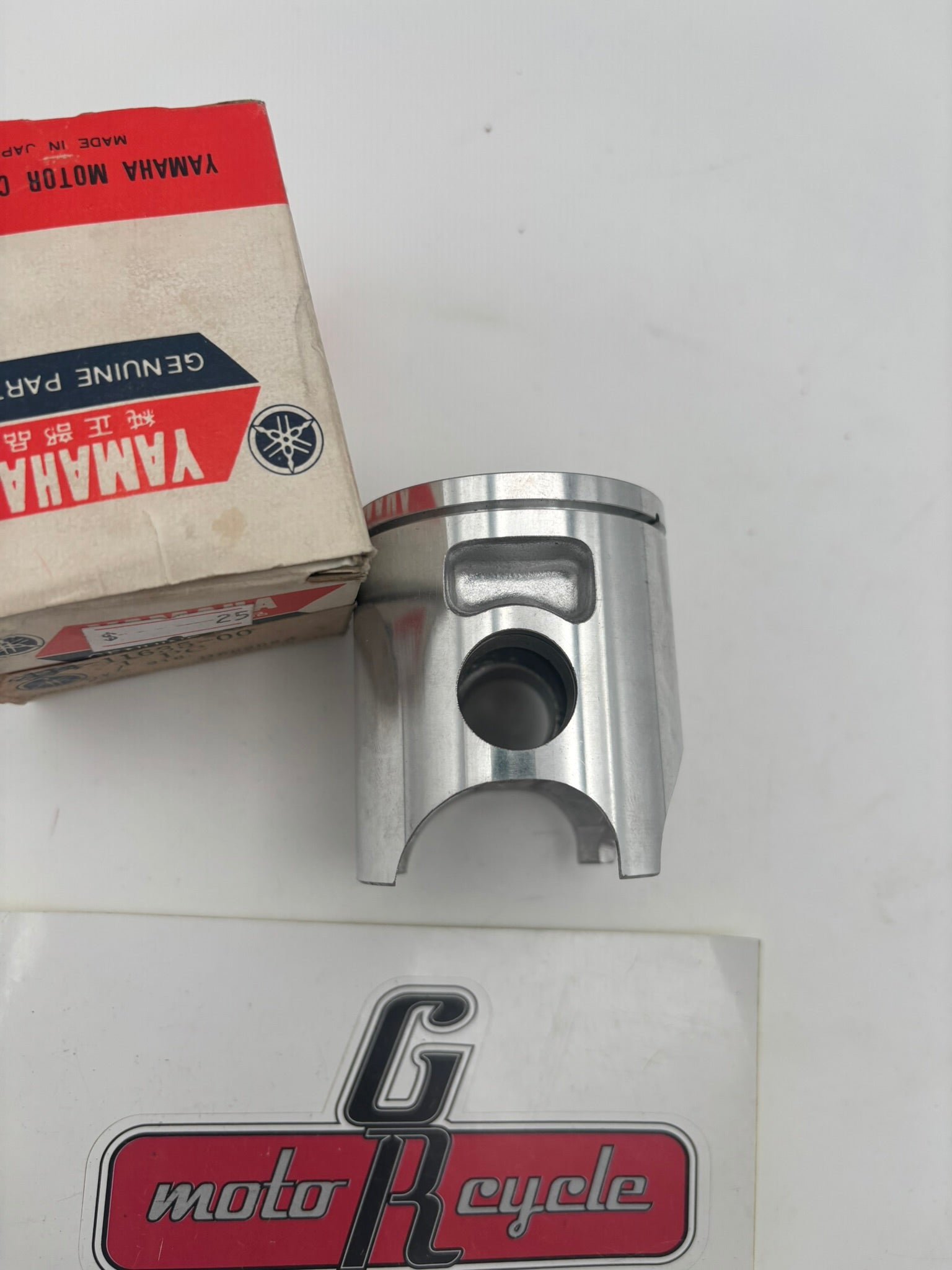 YAMAHA PISTON 50.25MM 1ST O/S (SUB 2K5-11635-00-00 3R2-11635-01-00 ) 1J4-11635-00-00 Y32