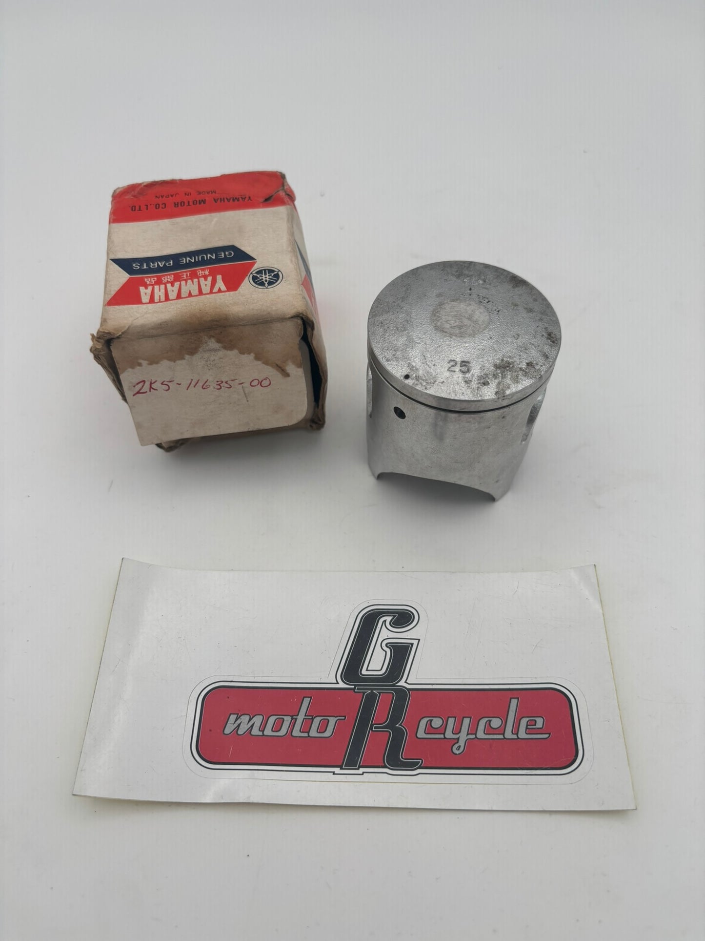 YAMAHA PISTON .25 1ST O/S (SUB 3R2-11635-01-00 1J4-11635-00-00 ) 2K5-11635-00-00 Y32