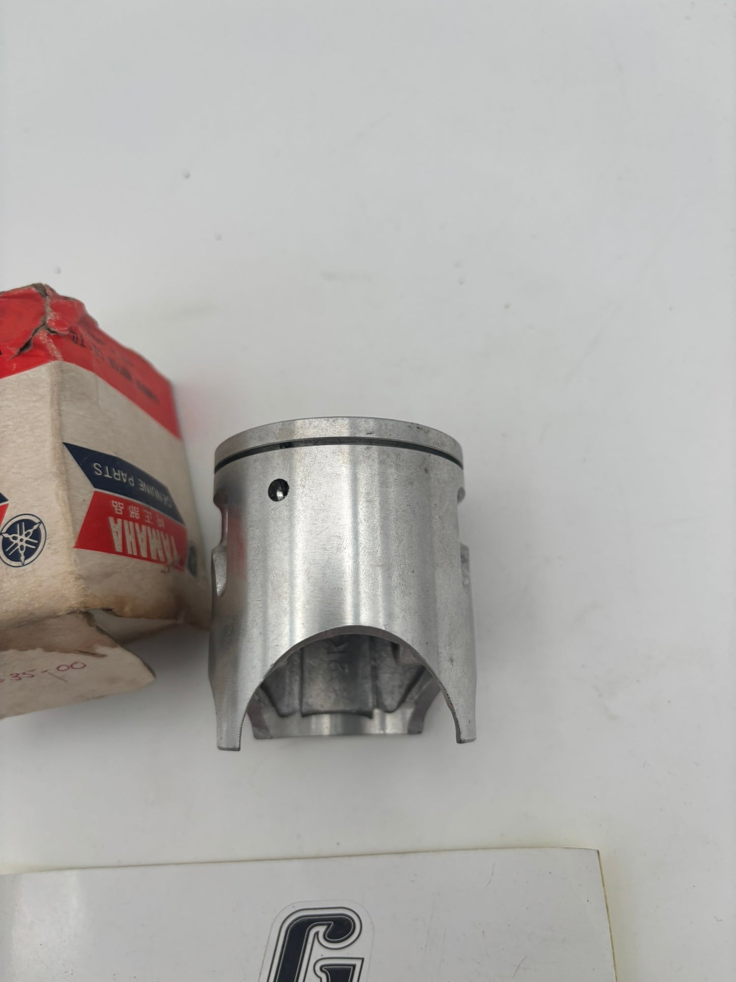 YAMAHA PISTON .25 1ST O/S (SUB 3R2-11635-01-00 1J4-11635-00-00 ) 2K5-11635-00-00 Y32