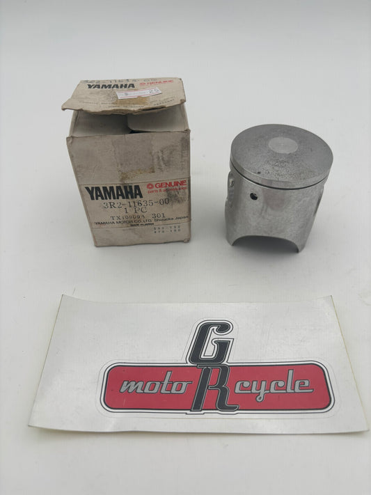 YAMAHA PISTON .25 1ST O/S (SUB 3R2-11635-01-00 ) 3R2-11635-00-00 Y45