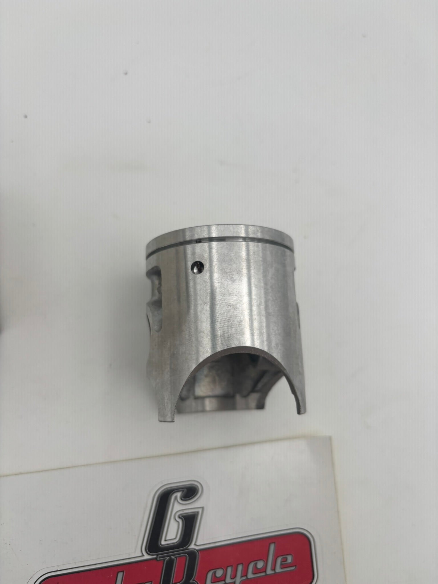 YAMAHA PISTON .25 1ST O/S (SUB 3R2-11635-01-00 ) 3R2-11635-00-00 Y45