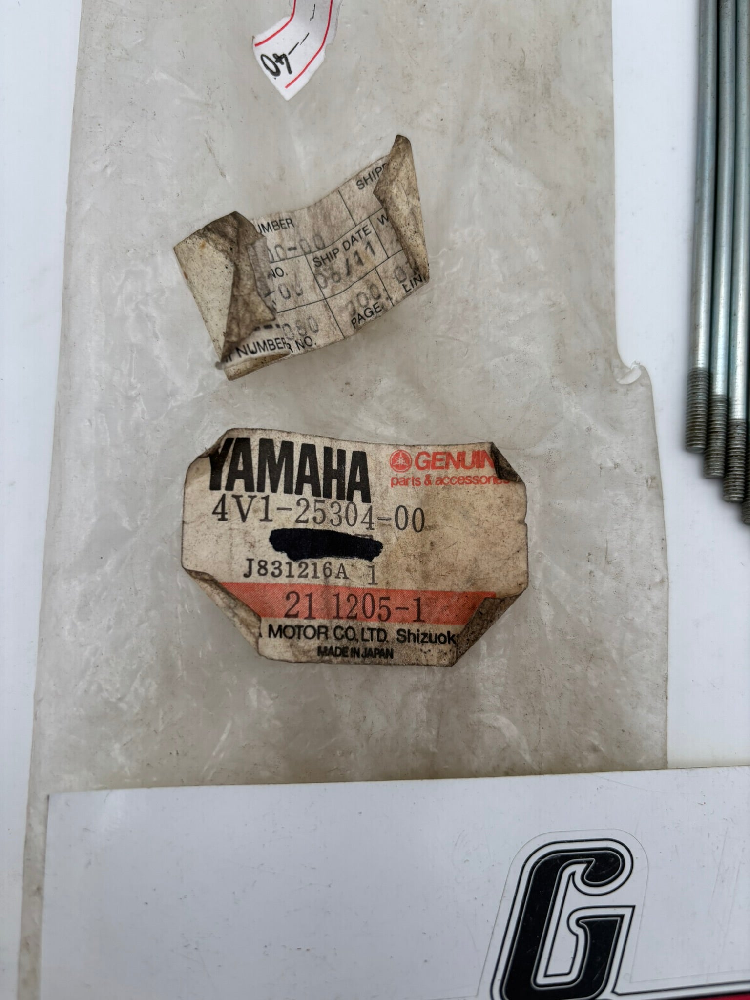 YAMAHA REAR SPOKE SET QTY.8 & 2 NIPPLES (INCOMPLETE) 4V1-25304-00-00-I Y7