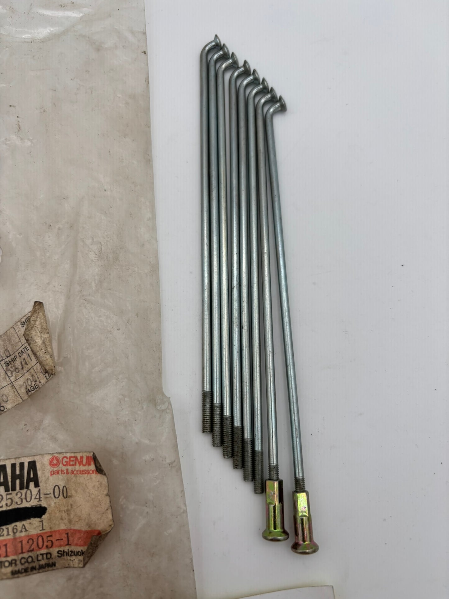 YAMAHA REAR SPOKE SET QTY.8 & 2 NIPPLES (INCOMPLETE) 4V1-25304-00-00-I Y7
