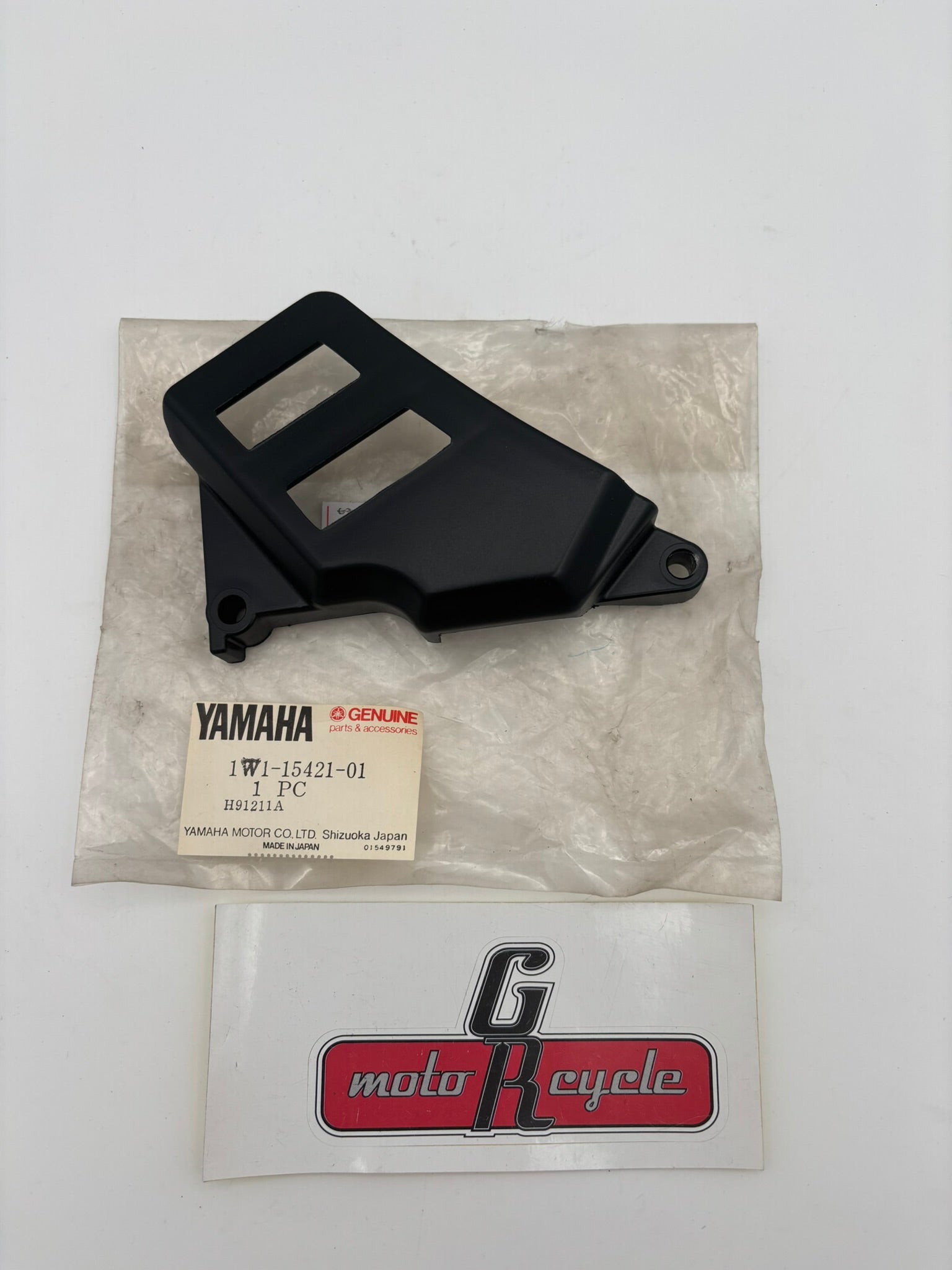 YAMAHA CRANKCASE SPROCKET COVER 2 1W1-15421-01-00 Y12