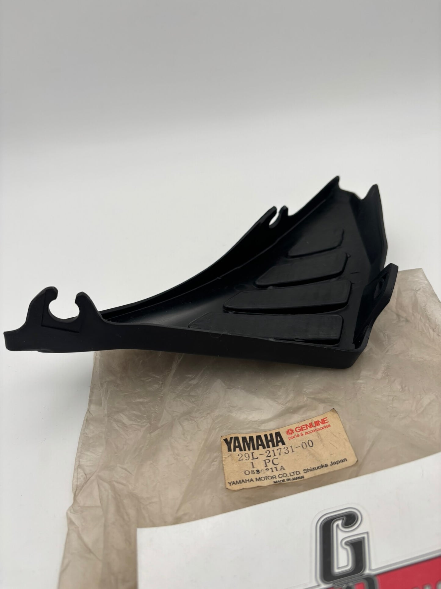 YAMAHA SIDE COVER 3 (SUB 1UA-21731-01-00 ) 29L-21731-00-00 Y12