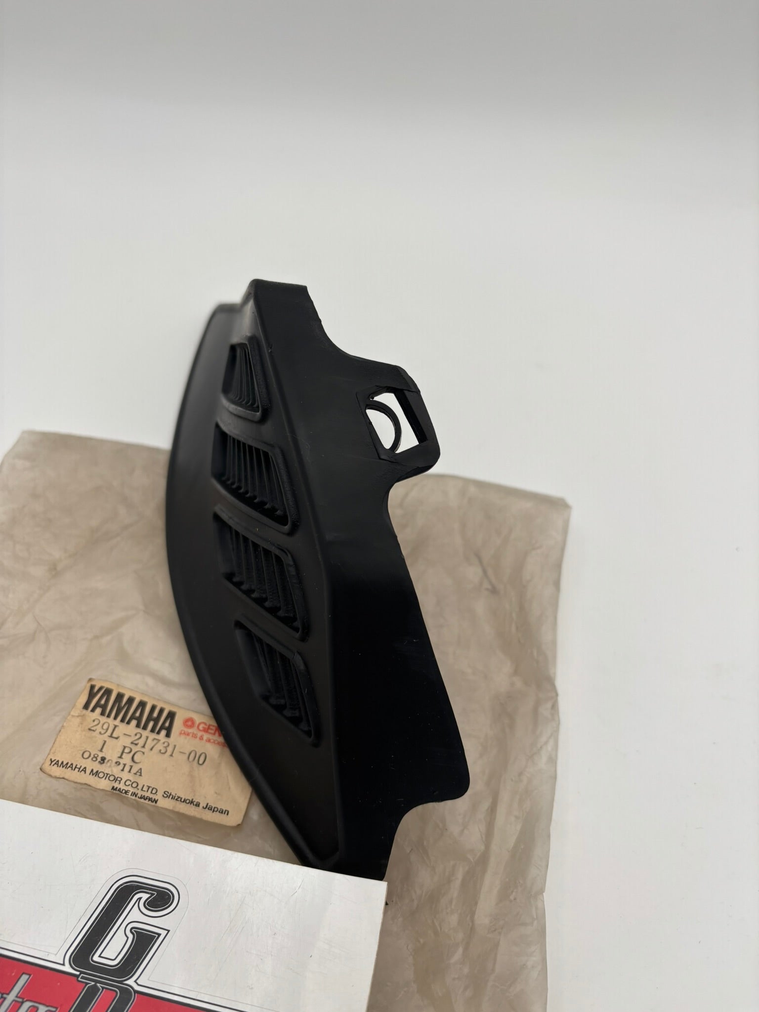 YAMAHA SIDE COVER 3 (SUB 1UA-21731-01-00 ) 29L-21731-00-00 Y12