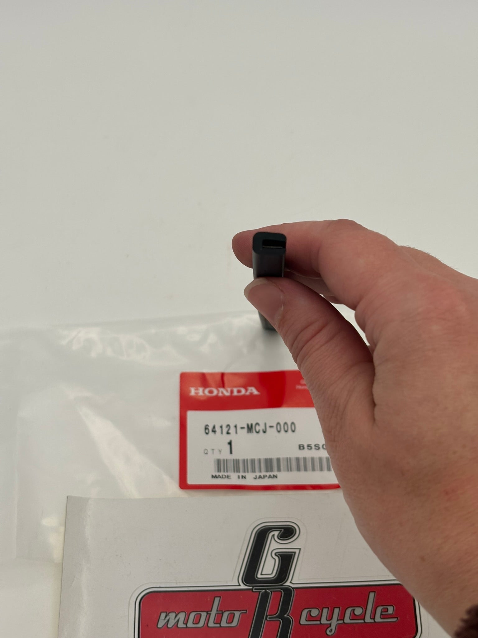 HONDA RUBBER PROTECTOR 64121-MCJ-000 H171