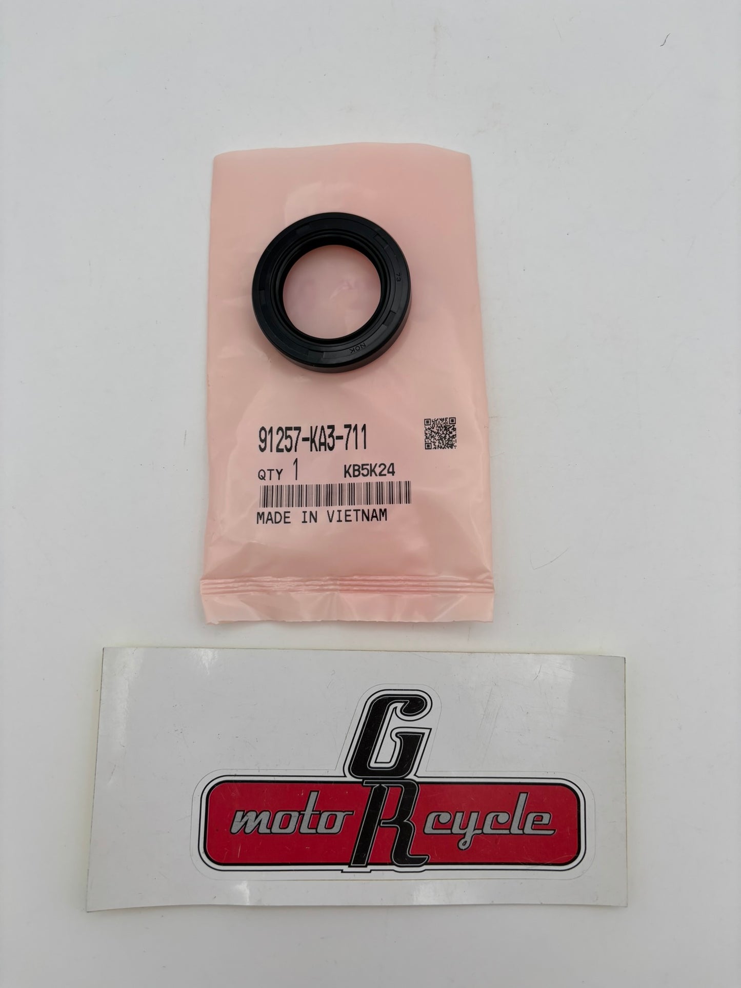 HONDA DUST SEAL 28X42X8 (SUB 91257-MAY-003 ) 91257-KA3-711 H56