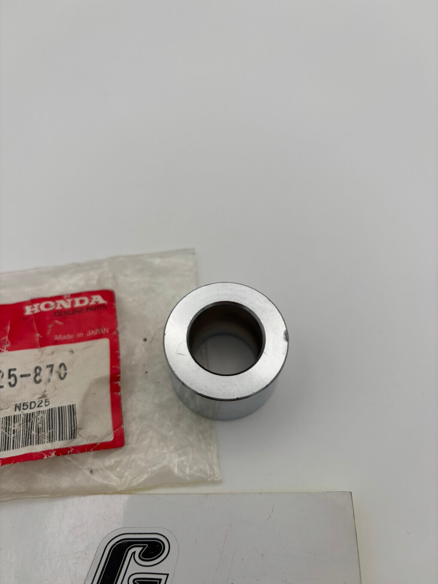 HONDA REAR WHEEL SIDE COLLAR 42311-425-870 H39