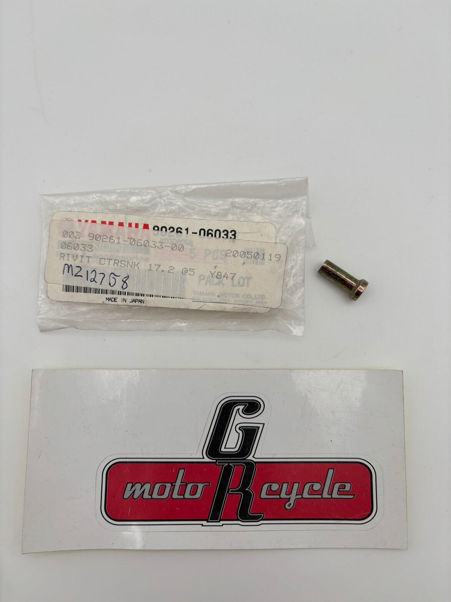 YAMAHA COUNTERSUNK RIVET (ST17.2MM) 90261-06033-00 Y82