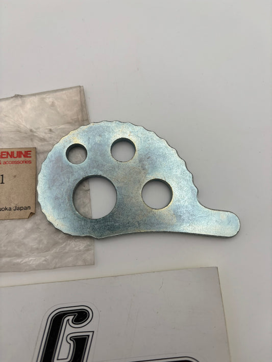 YAMAHA CHAIN PULLER (SUB 1M1-25388-00-00 ) 1M1-25388-01-00 Y182