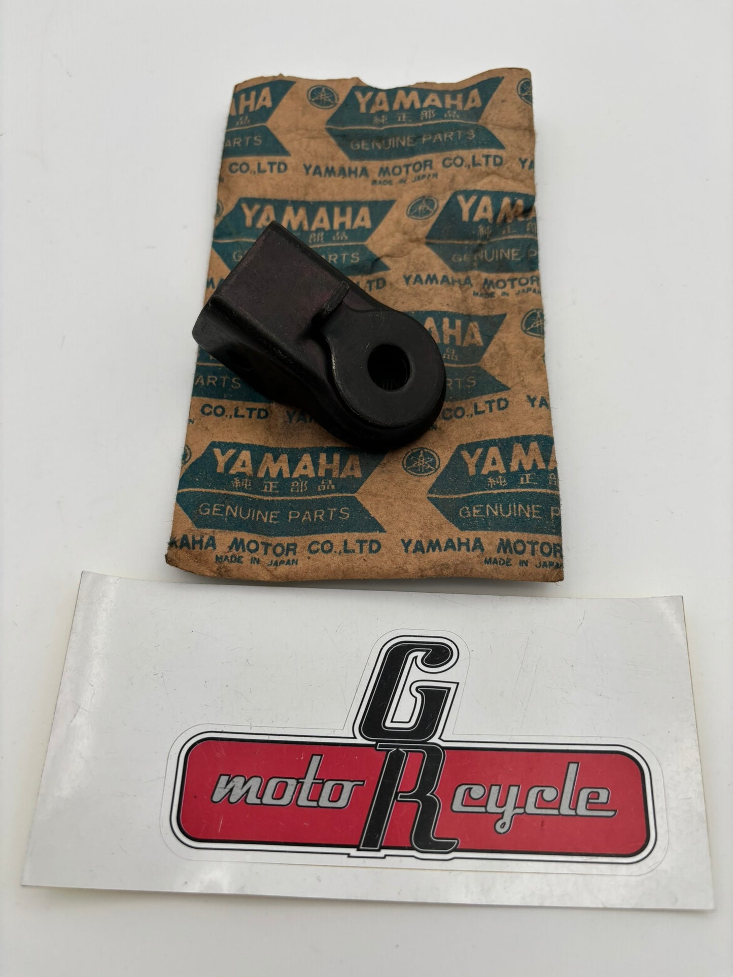 YAMAHA BRACKET 4L0-27432-00-00 Y25