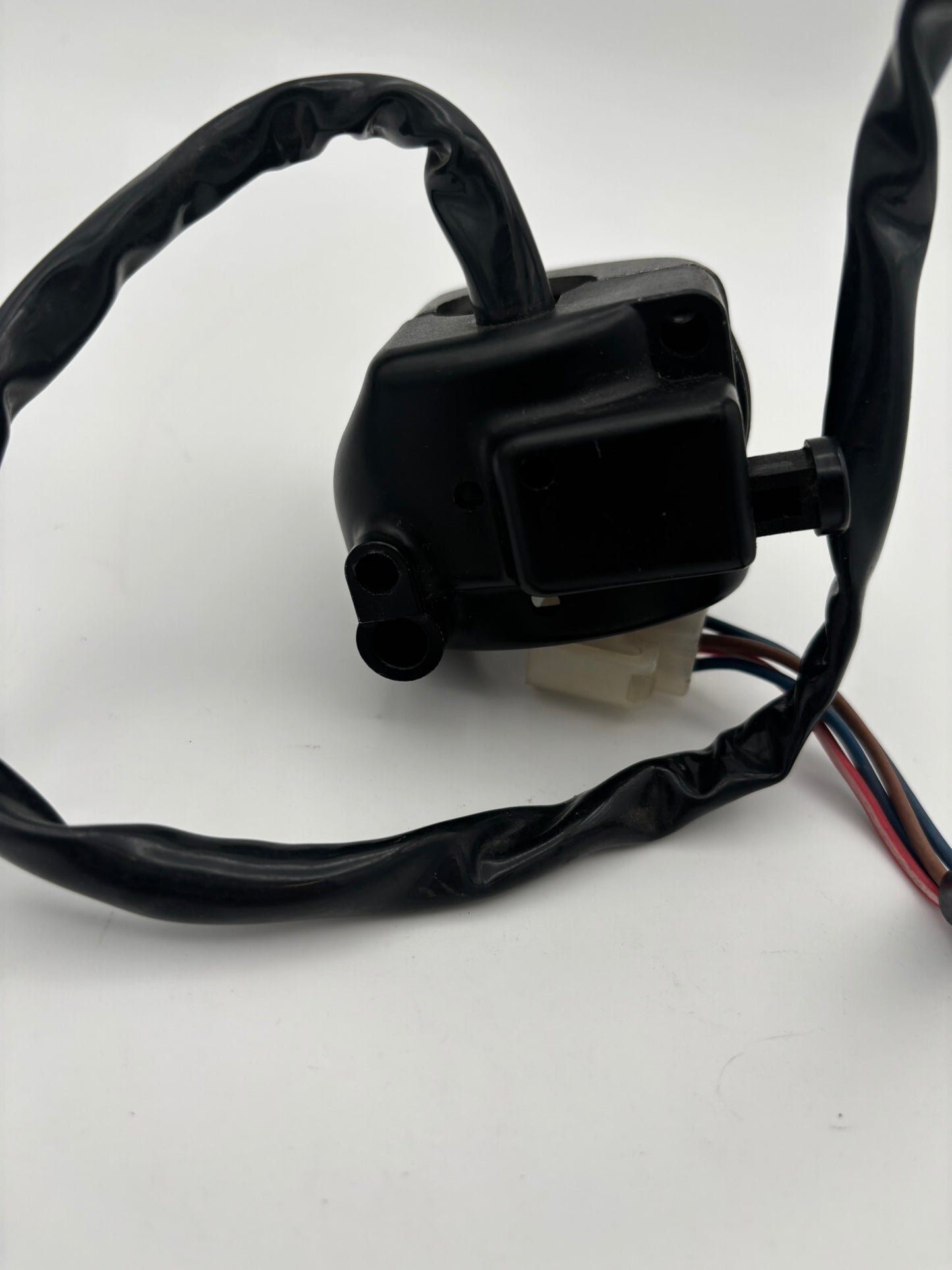 YAMAHA HANDLE SWITCH 2 3Y6-83975-00-00 Y13