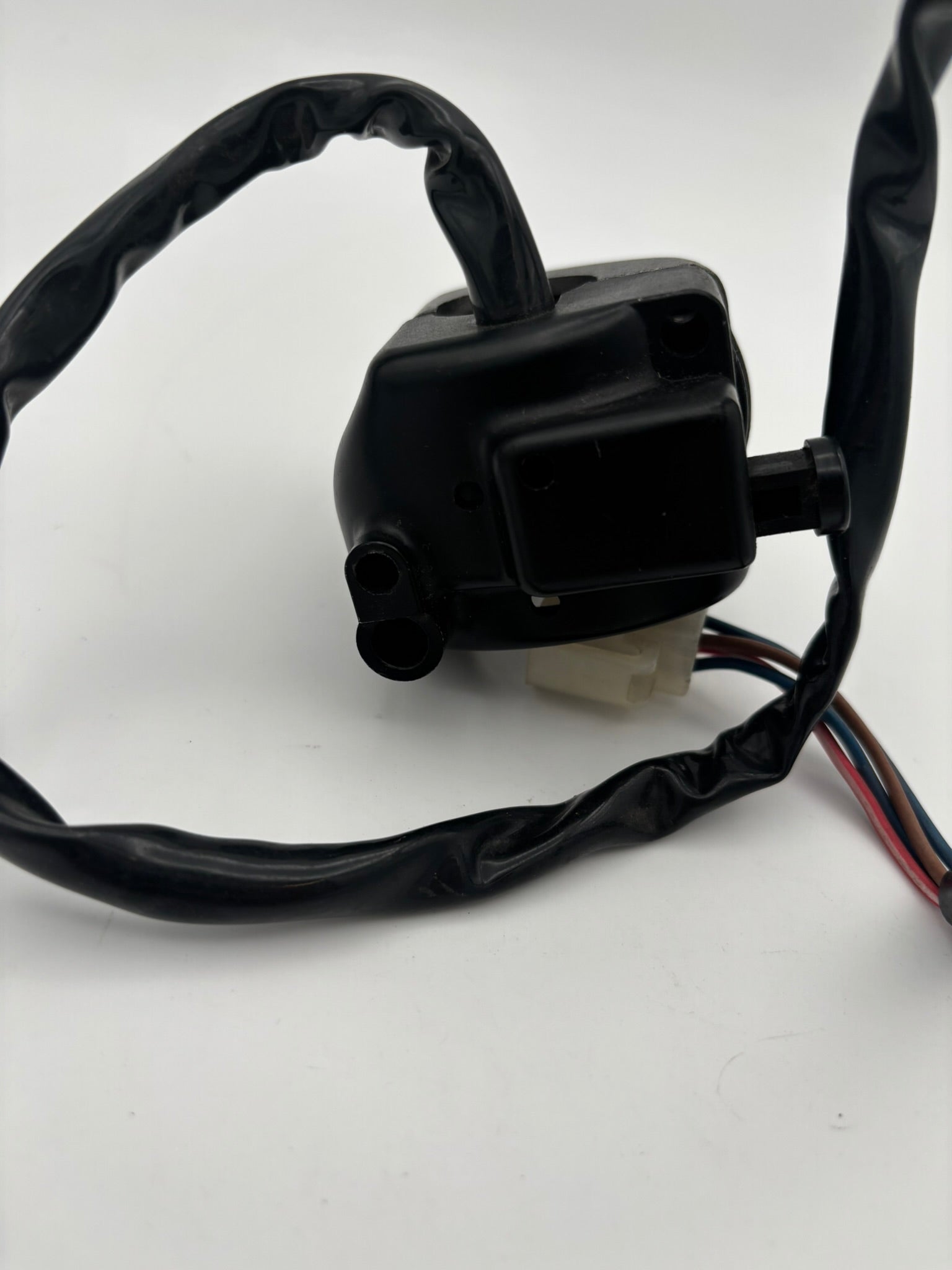 YAMAHA HANDLE SWITCH 2 3Y6-83975-00-00 Y13
