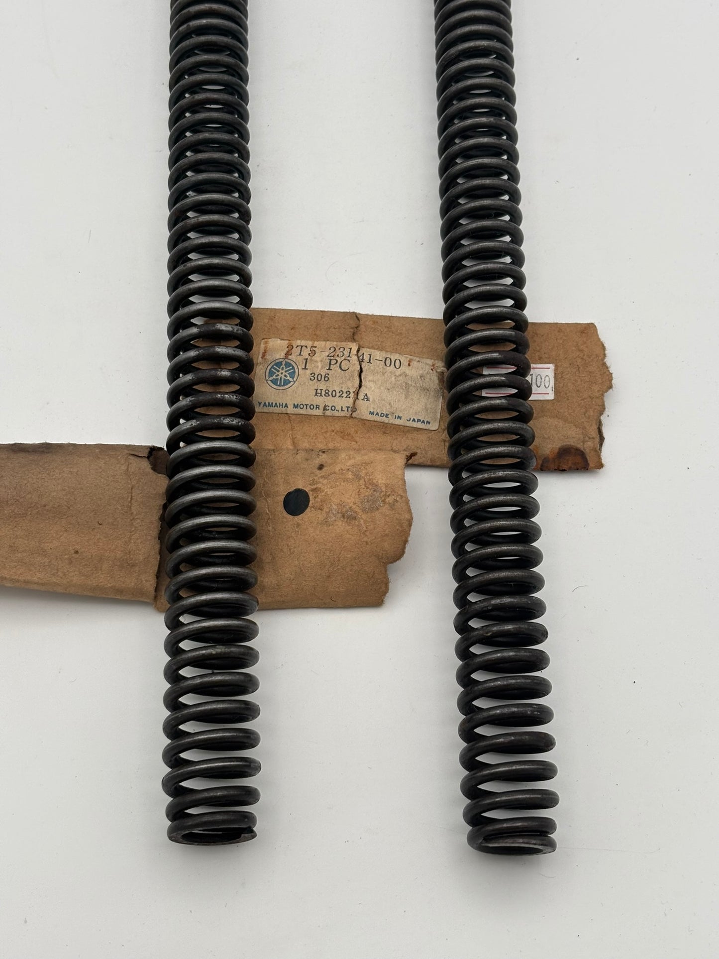 YAMAHA FRONT FORK SPRING QTY.2 2T5-23141-00-00 Y13