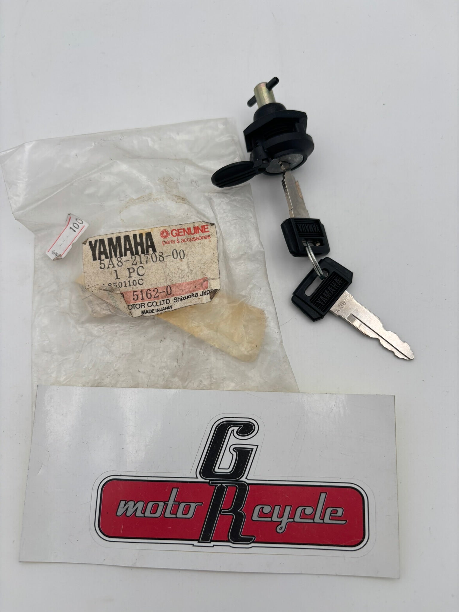YAMAHA SIDE COVER LOCK 5A8-21708-00-00 Y13