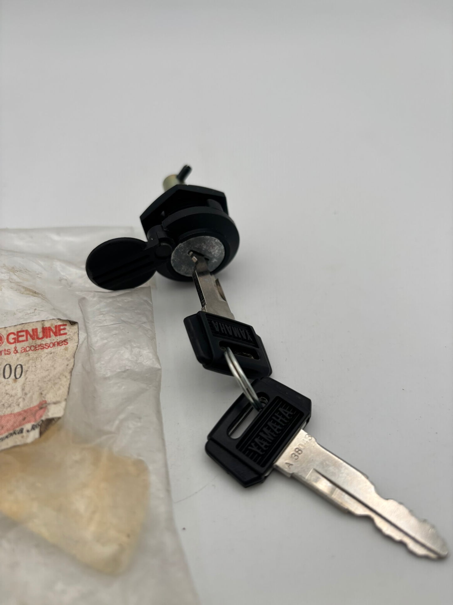 YAMAHA SIDE COVER LOCK 5A8-21708-00-00 Y13