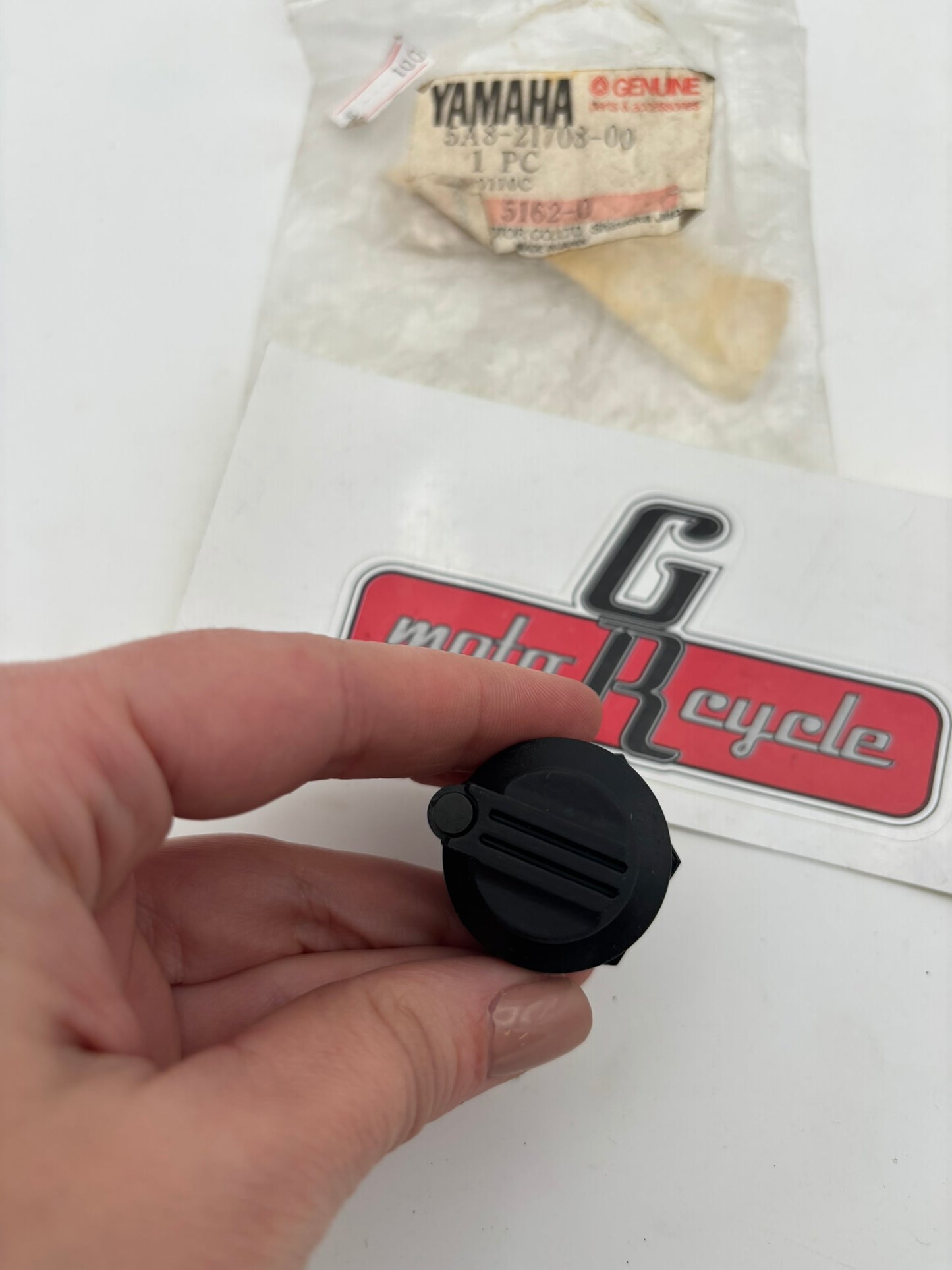YAMAHA SIDE COVER LOCK 5A8-21708-00-00 Y13