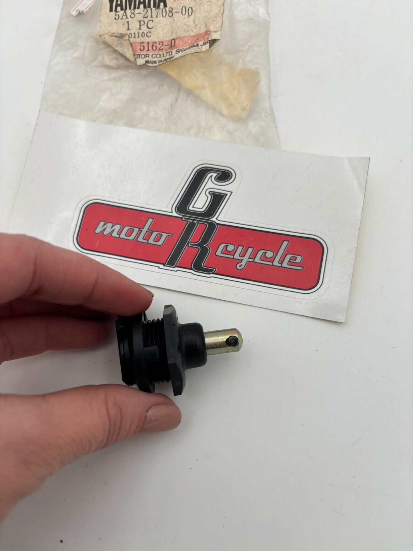 YAMAHA SIDE COVER LOCK 5A8-21708-00-00 Y13