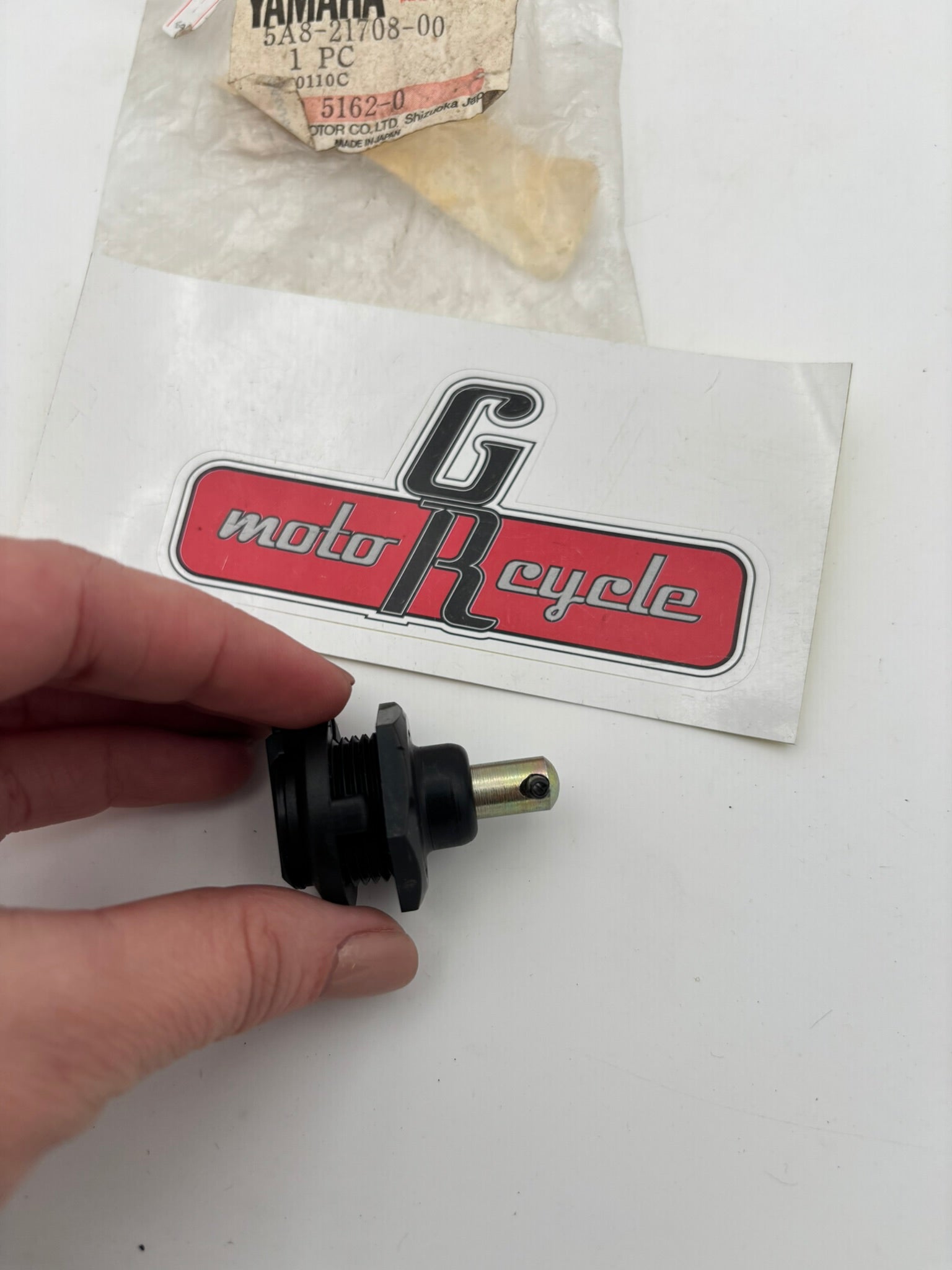 YAMAHA SIDE COVER LOCK 5A8-21708-00-00 Y13
