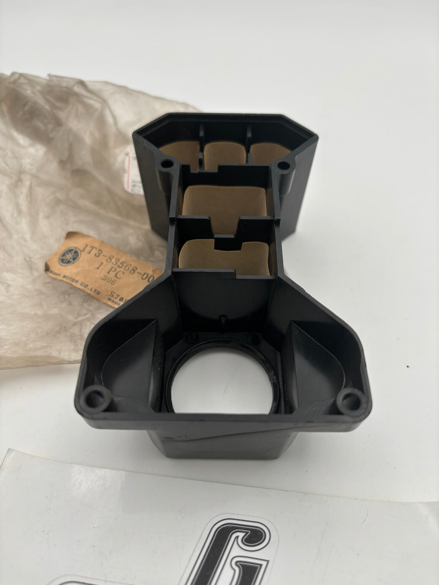 YAMAHA UPPER PILOT BOX 1T3-83568-00-00 Y13