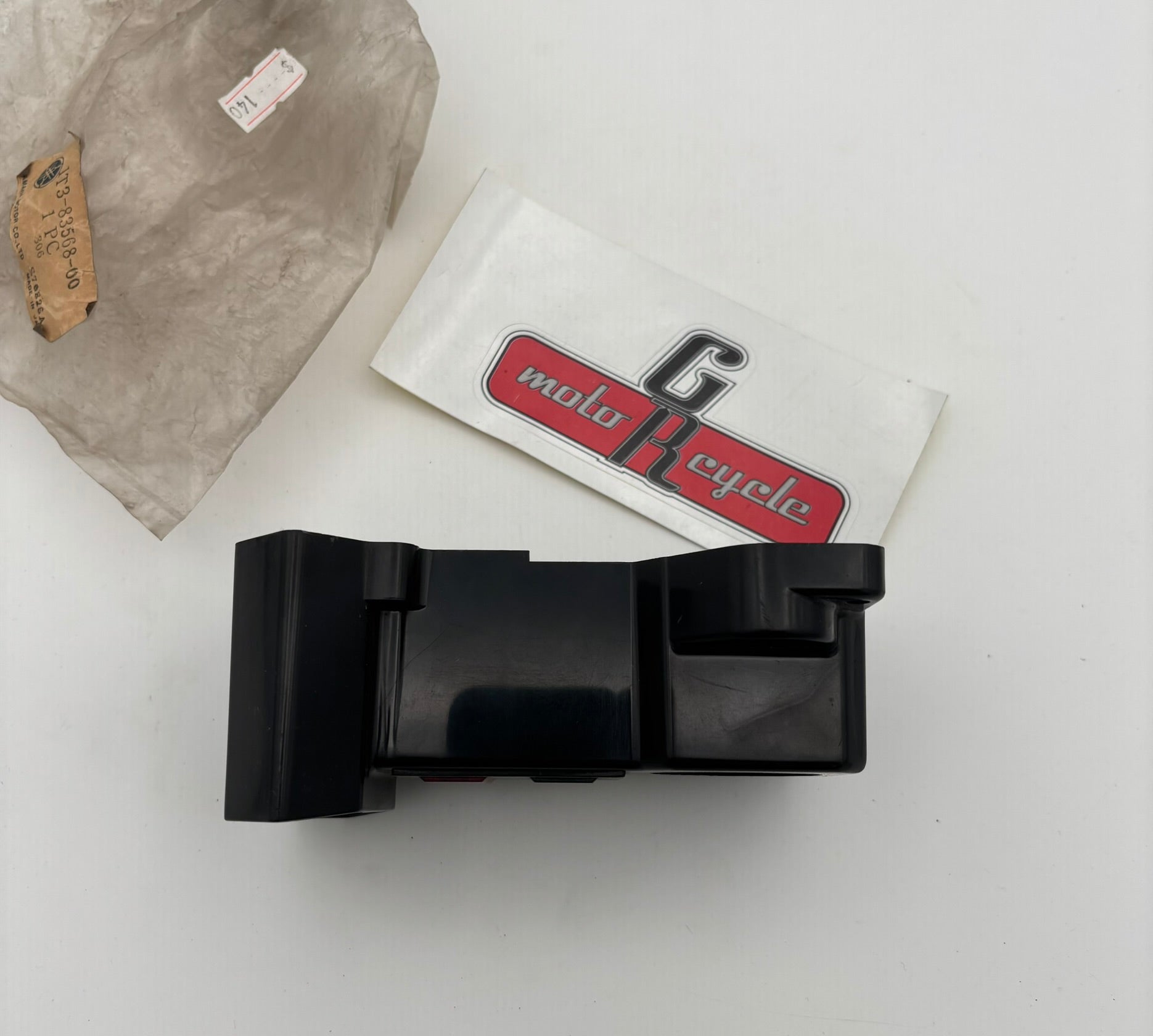 YAMAHA UPPER PILOT BOX 1T3-83568-00-00 Y13