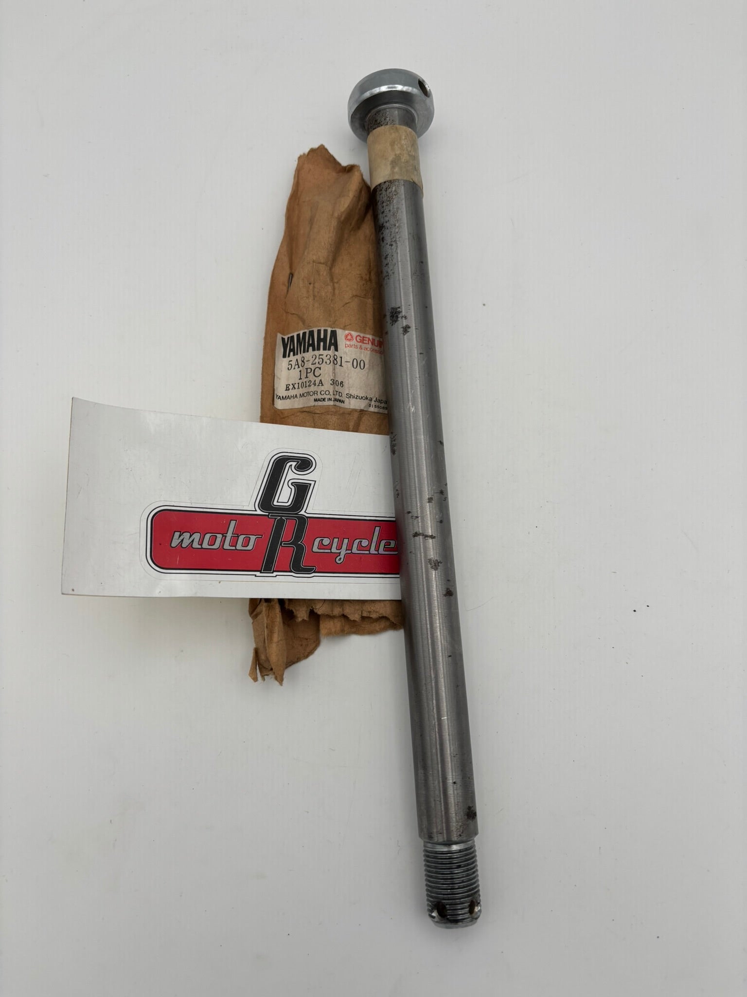 YAMAHA REAR WHEEL AXLE 5A8-25381-00-00 Y14