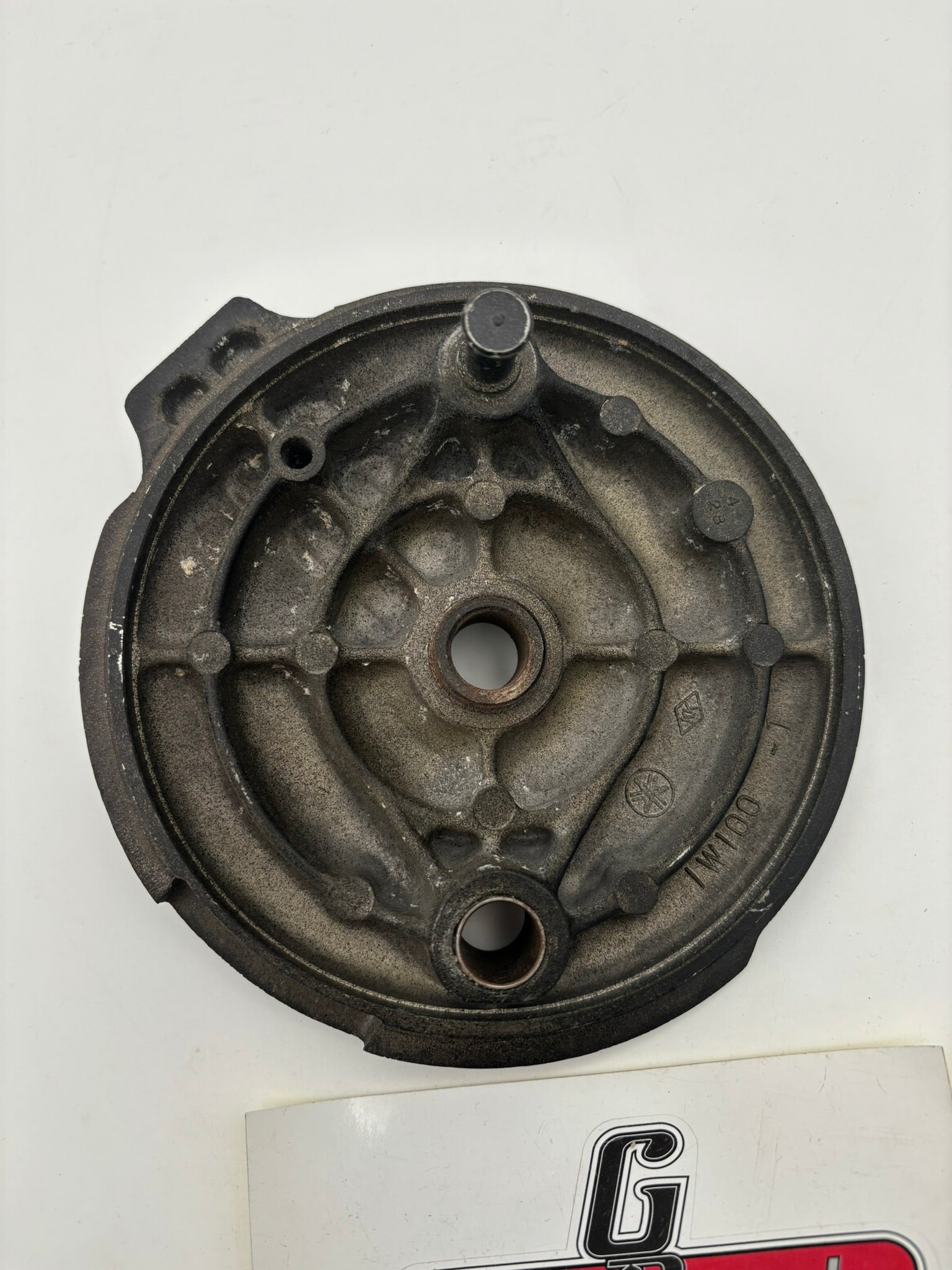 YAMAHA FRONT WHEEL BRAKE PLATE 1W1-25016-11-98-2 Y14