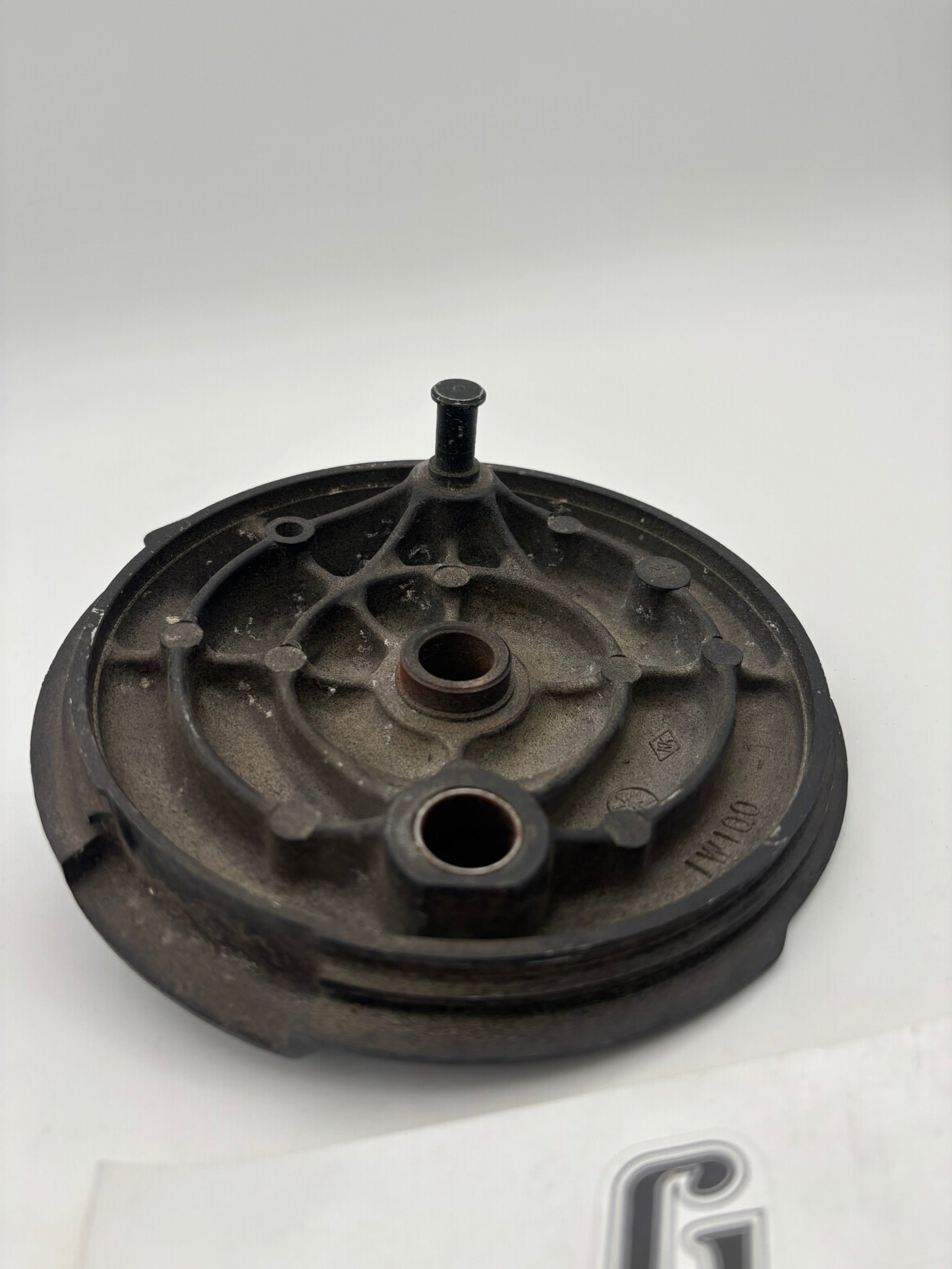 YAMAHA FRONT WHEEL BRAKE PLATE 1W1-25016-11-98-2 Y14