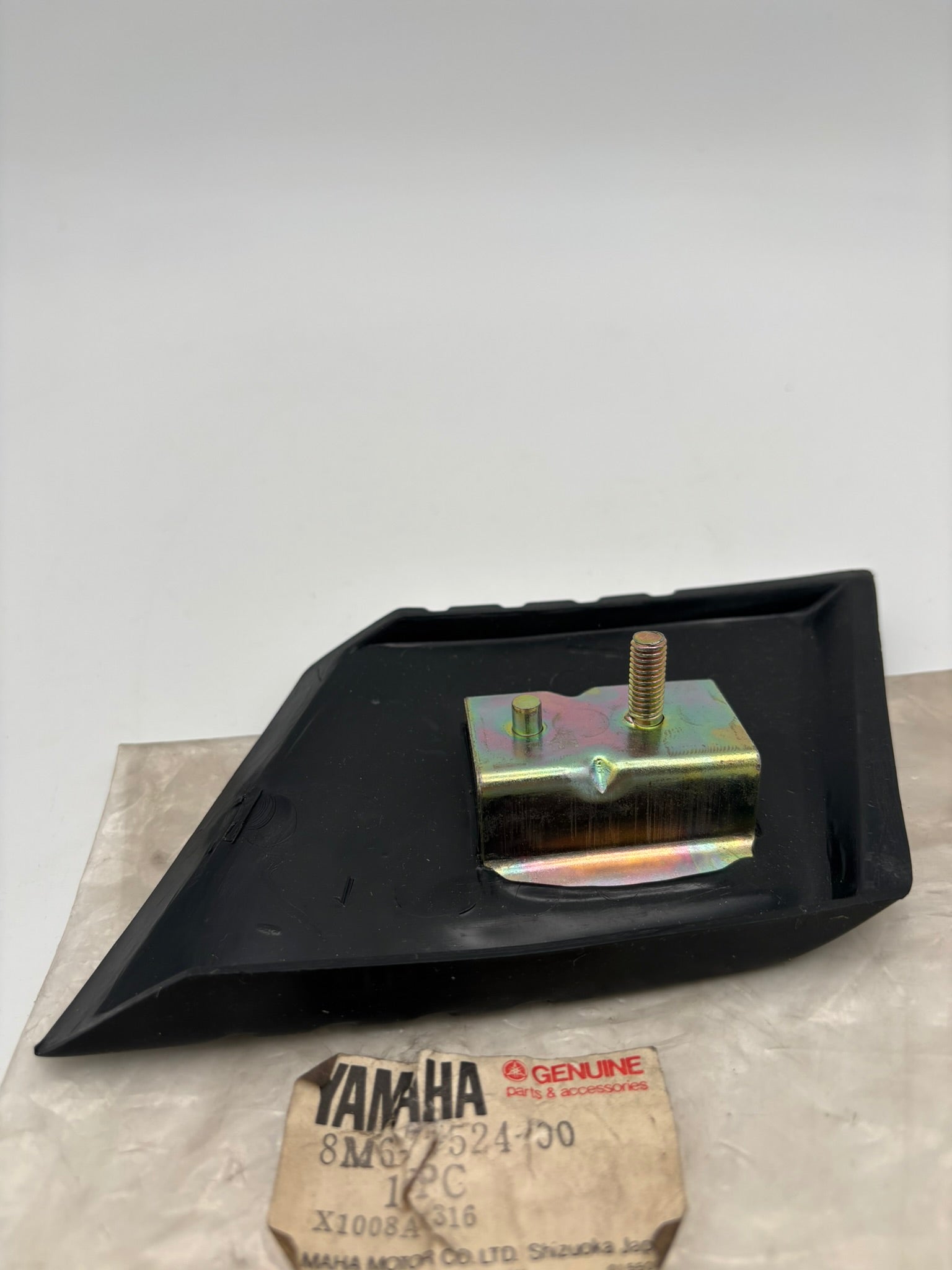 YAMAHA BUMPER END 8M6-77524-00-00 Y14