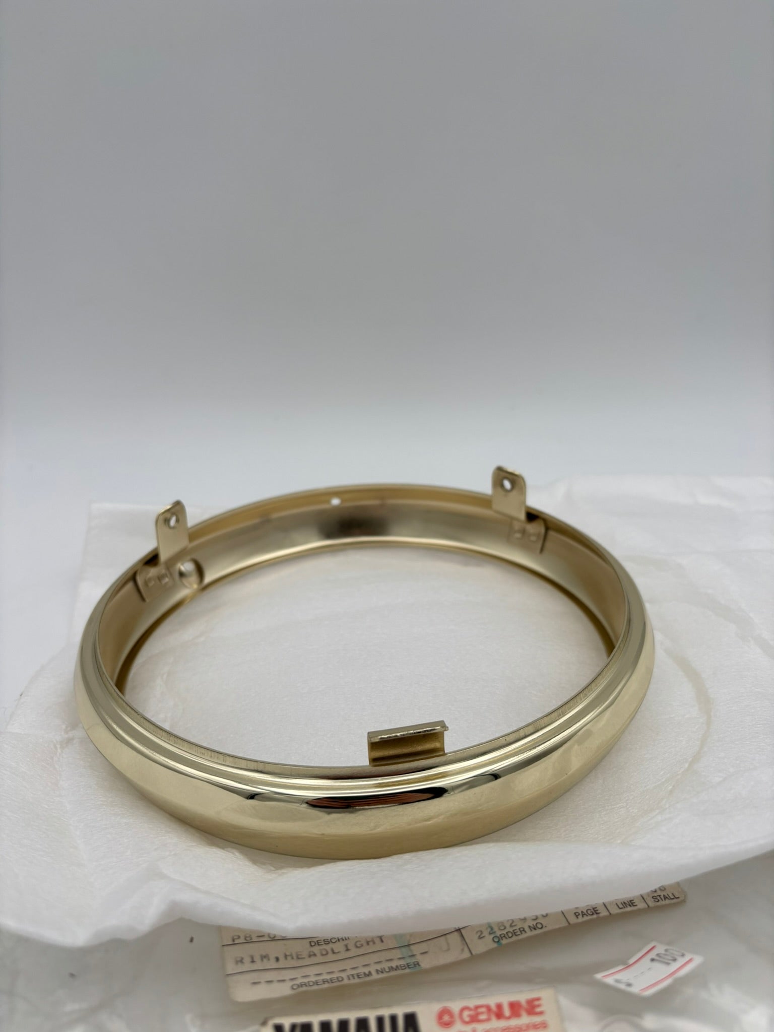 YAMAHA HEADLIGHT RIM (SUB 42X-84315-01-00 ) 42H-84315-01-00 Y15