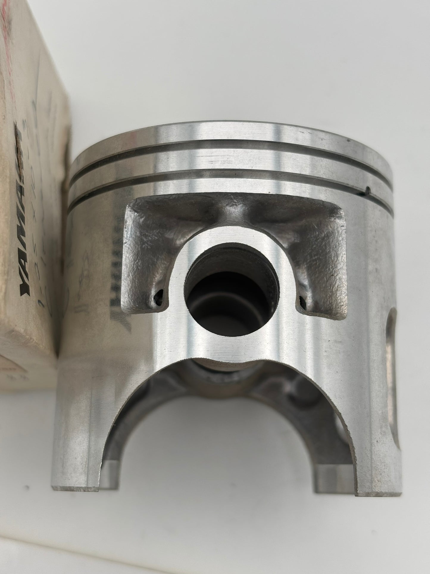 YAMAHA PISTON (0.75MM O/S) 1W2-11637-10-00 Y16